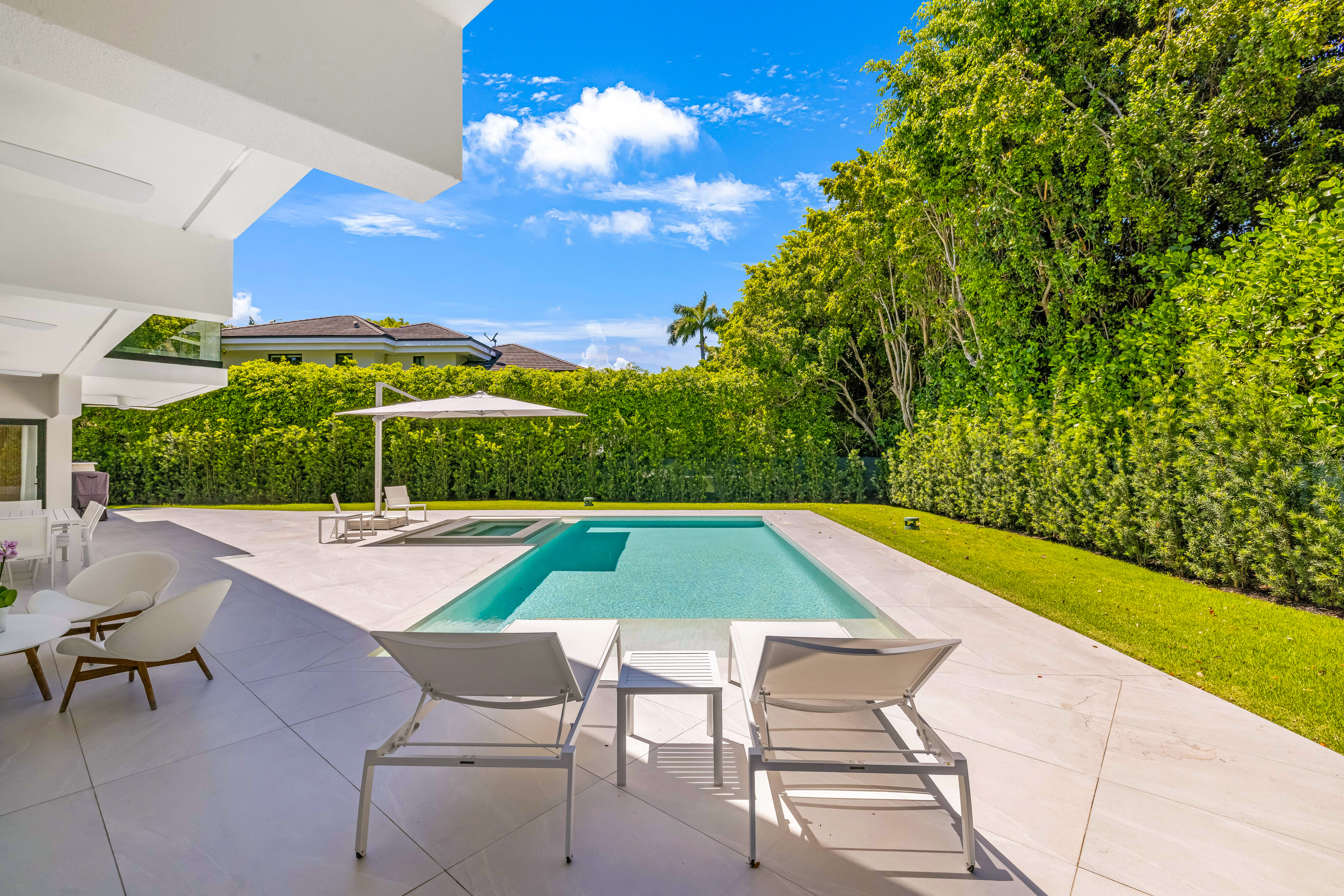 7180 E Lago Drive Coral Gables FL 33143