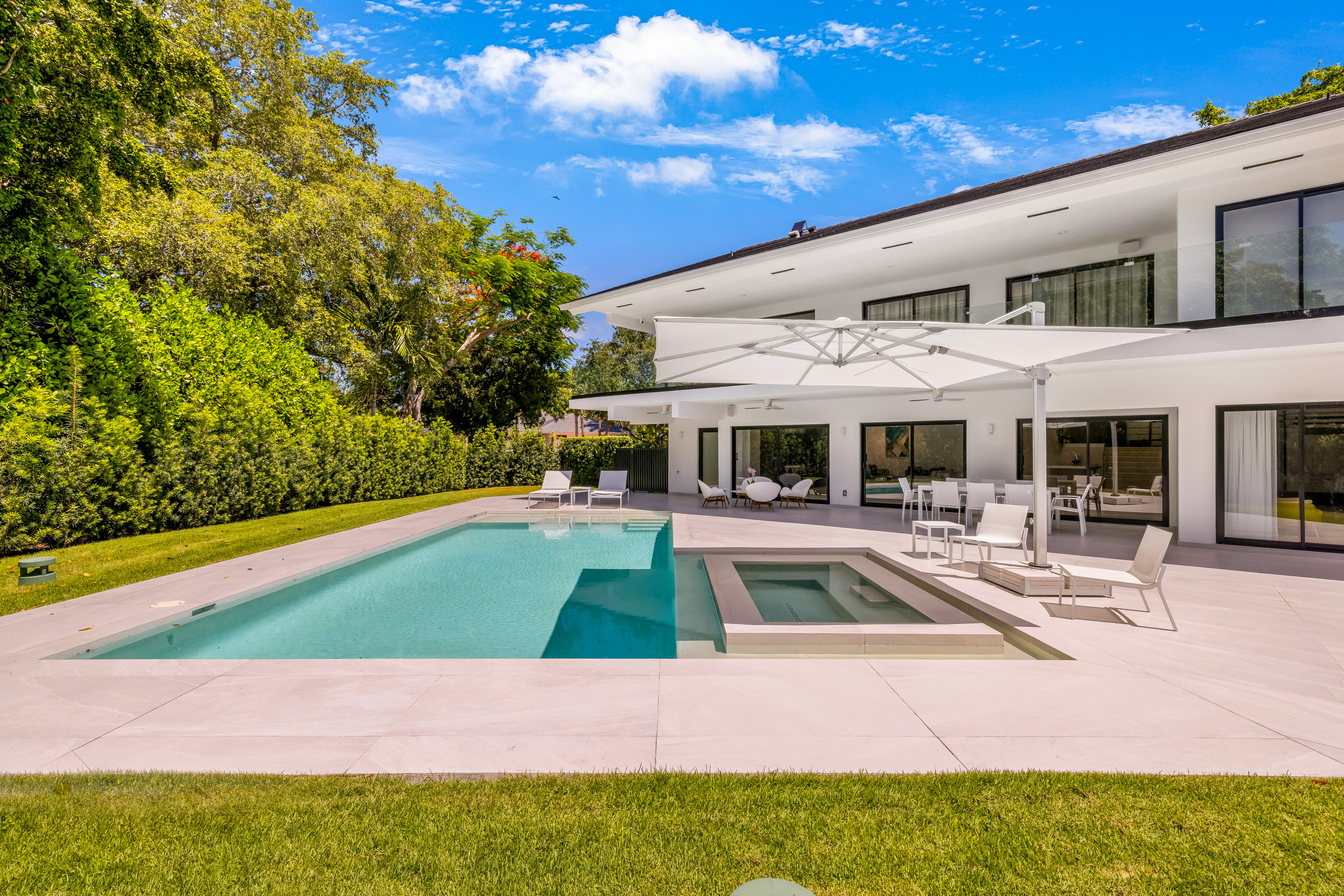 7180 E Lago Drive Coral Gables FL 33143