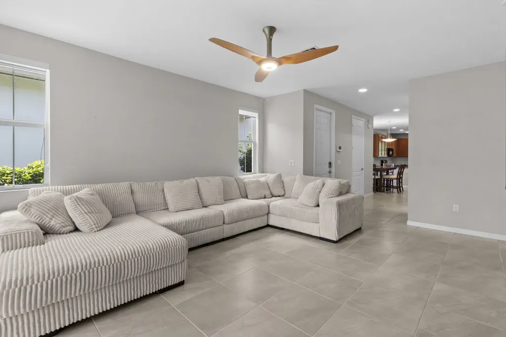 5319 Falcon Trail Davie FL 33314