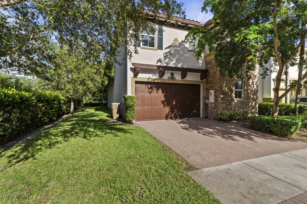 5319 Falcon Trail Davie FL 33314