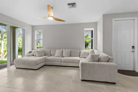 5319 Falcon Trail Davie FL 33314