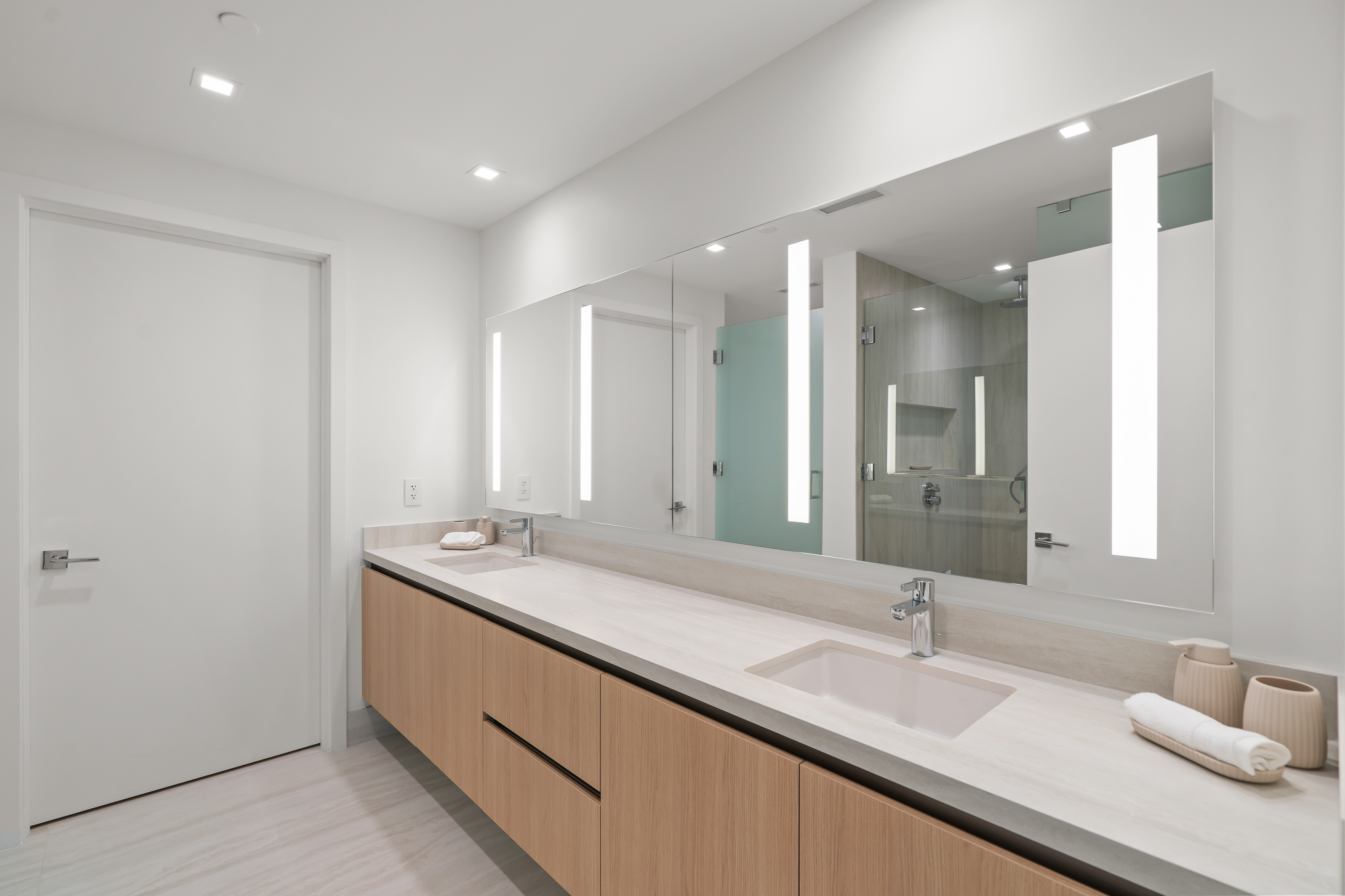 2411 Laguna Circle Miami FL 33181