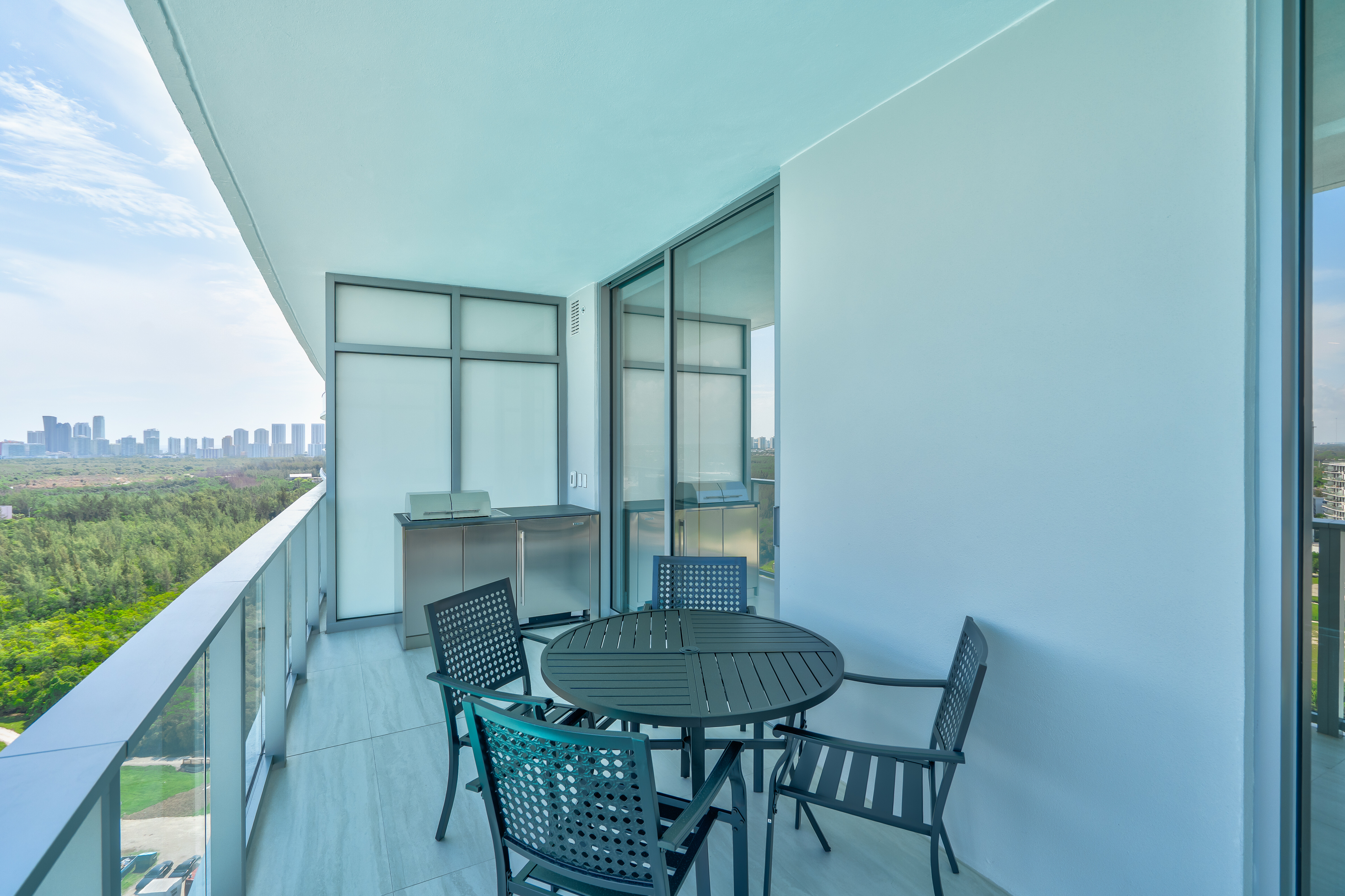 2411 Laguna Circle Miami FL 33181