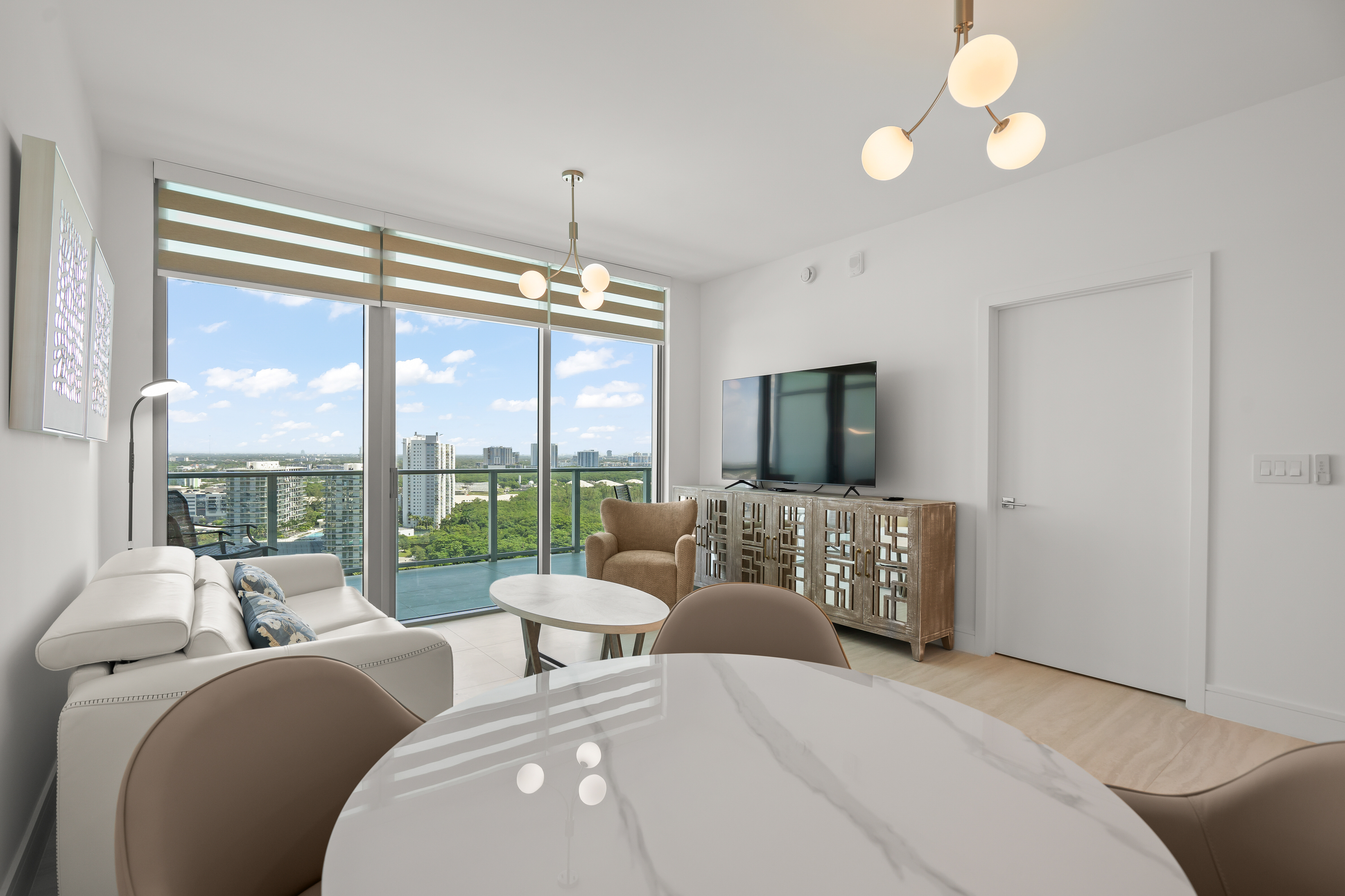 2411 Laguna Circle Miami FL 33181