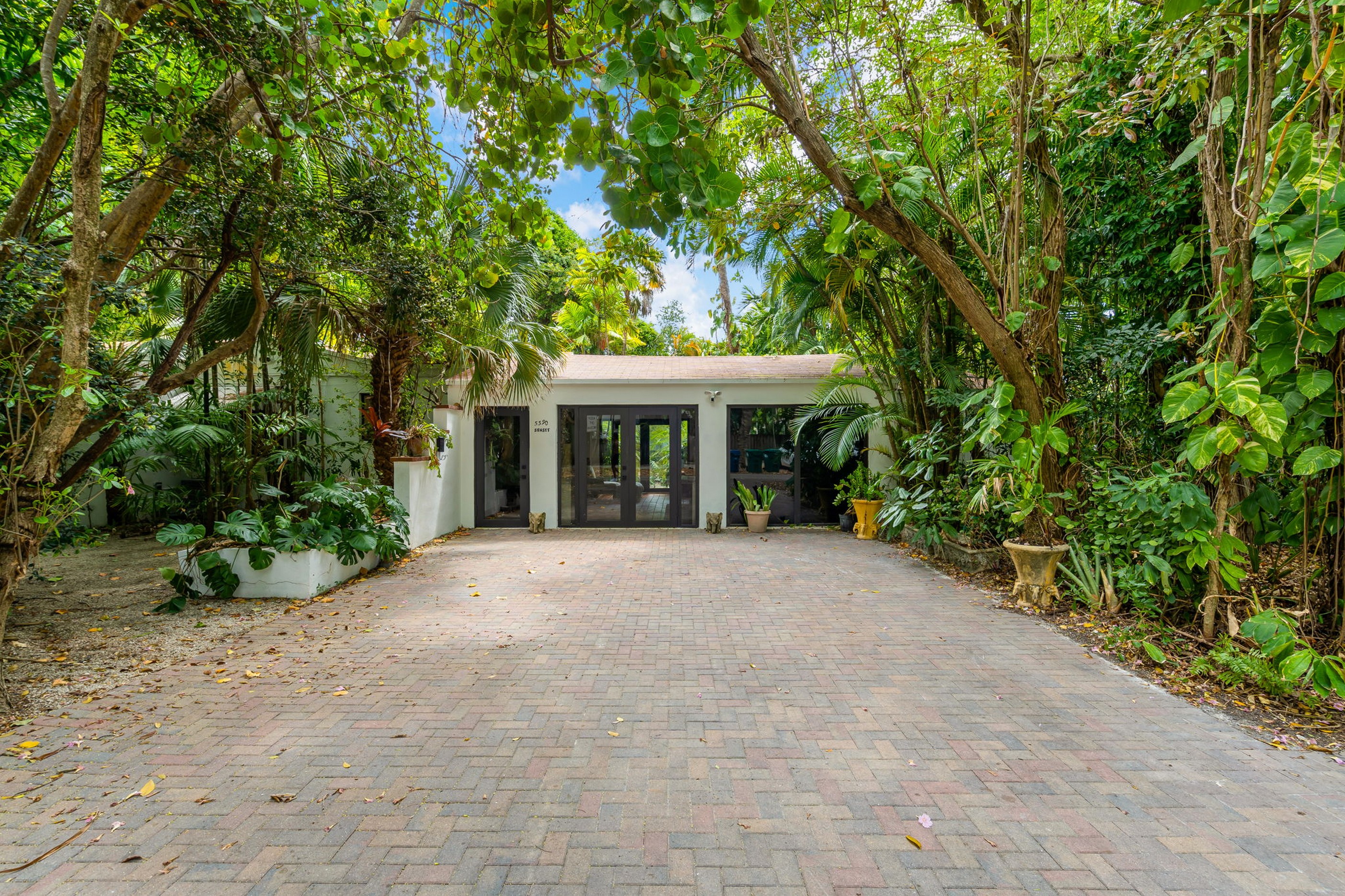 5390 Sunset Drive Miami FL 33143