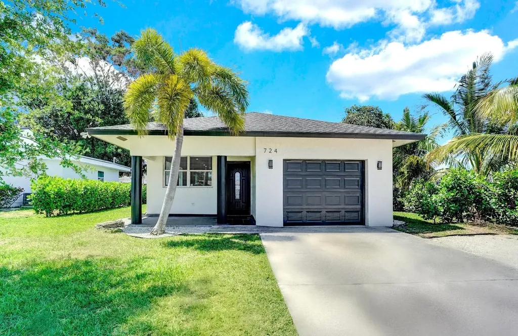 724 SW 9th Street Delray Beach FL 33444