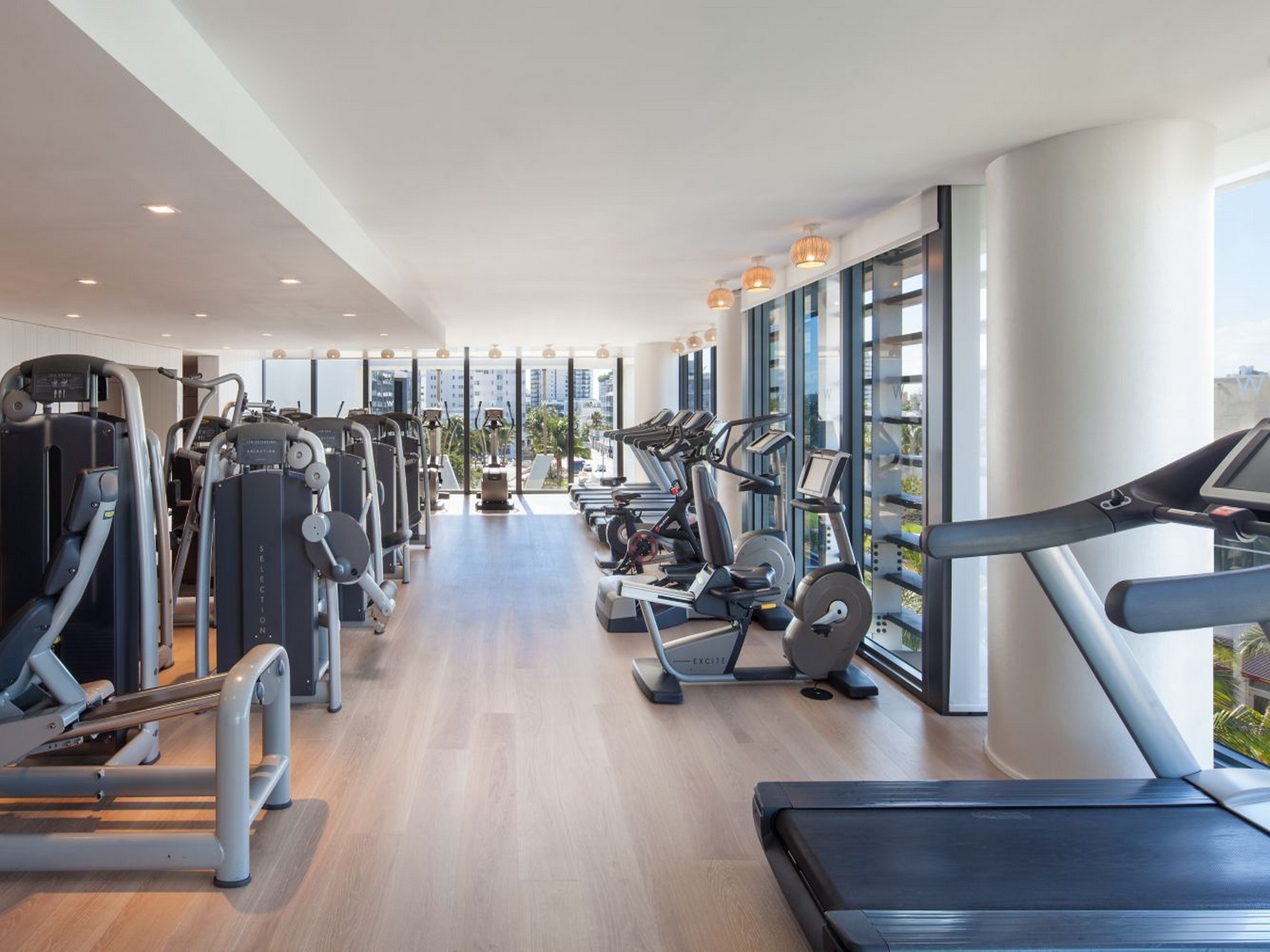 2201 Collins Avenue Miami Beach FL 33139