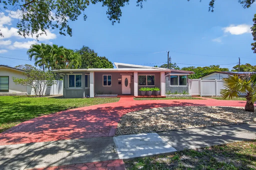 211 South 57th Way Hollywood FL 33023