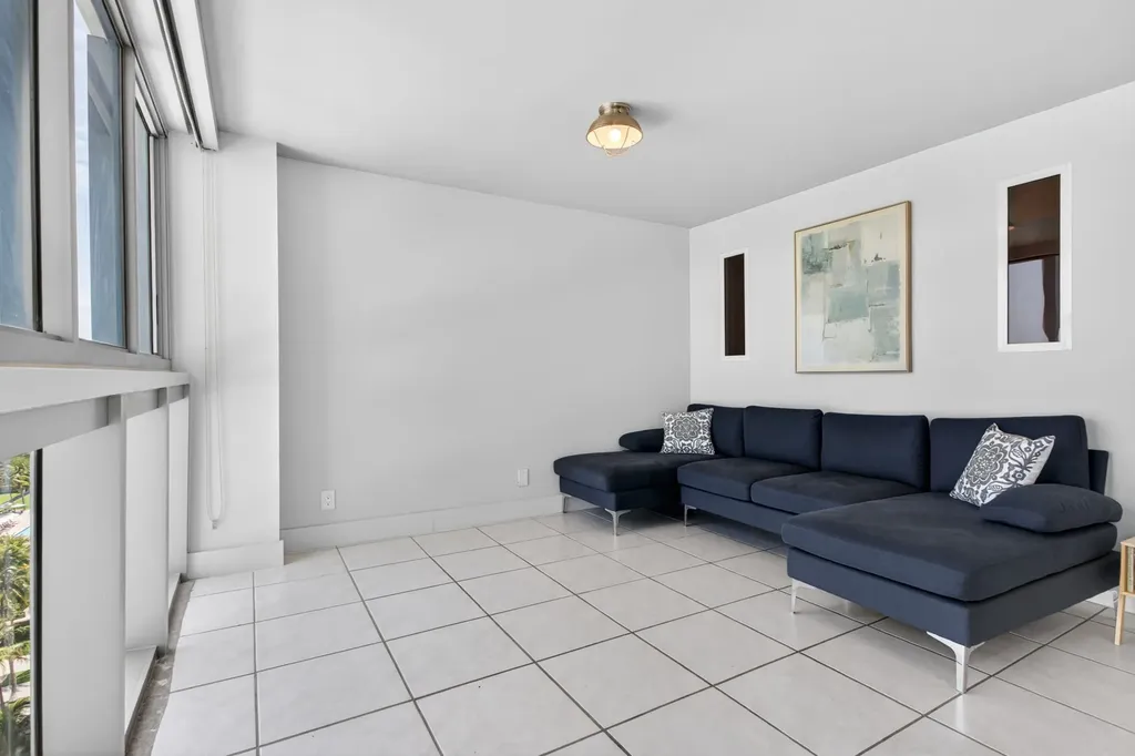 2655 Collins Avenue #1512 Miami Beach FL 33140