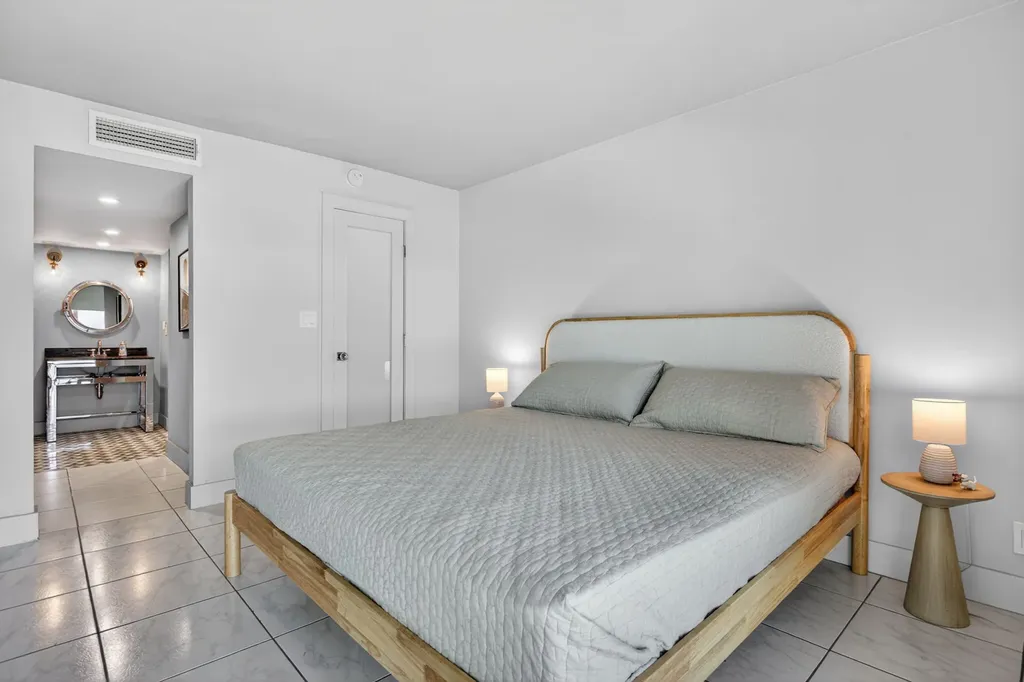 2655 Collins Avenue #1512 Miami Beach FL 33140