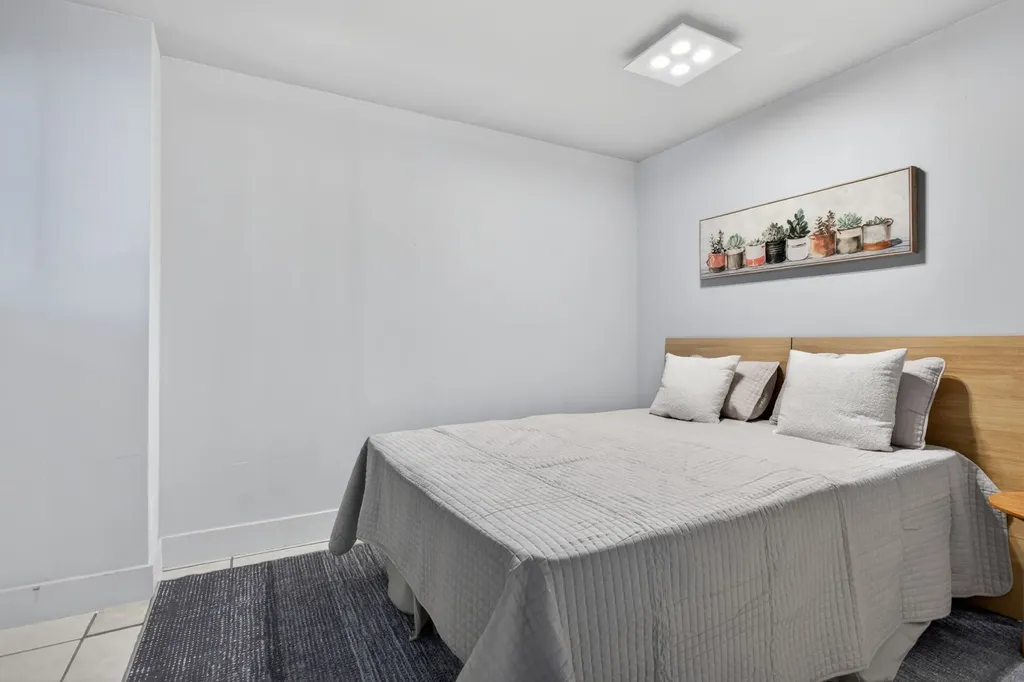 2655 Collins Avenue #1512 Miami Beach FL 33140