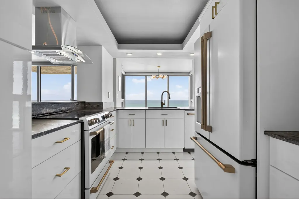 2655 Collins Avenue #1512 Miami Beach FL 33140