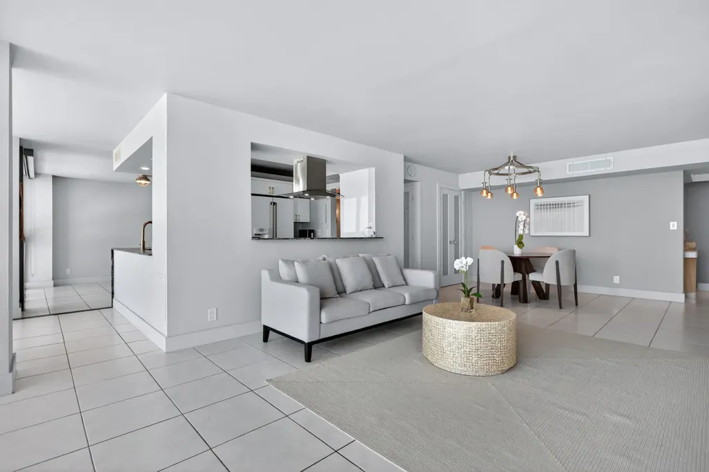 2655 Collins Avenue #1512 Miami Beach FL 33140