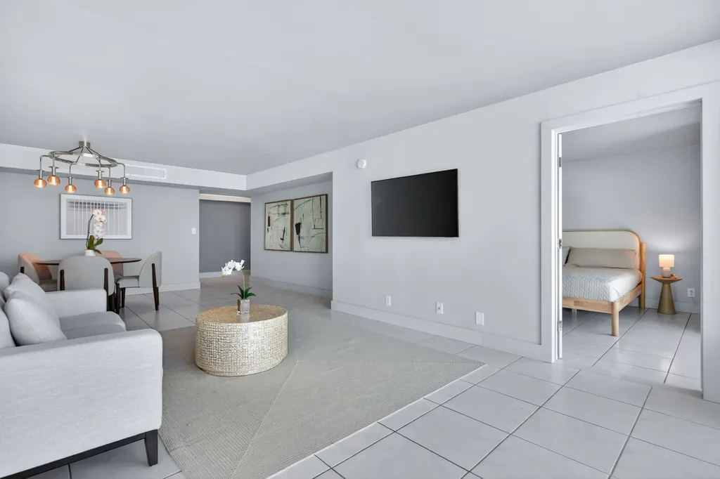 2655 Collins Avenue #1512 Miami Beach FL 33140