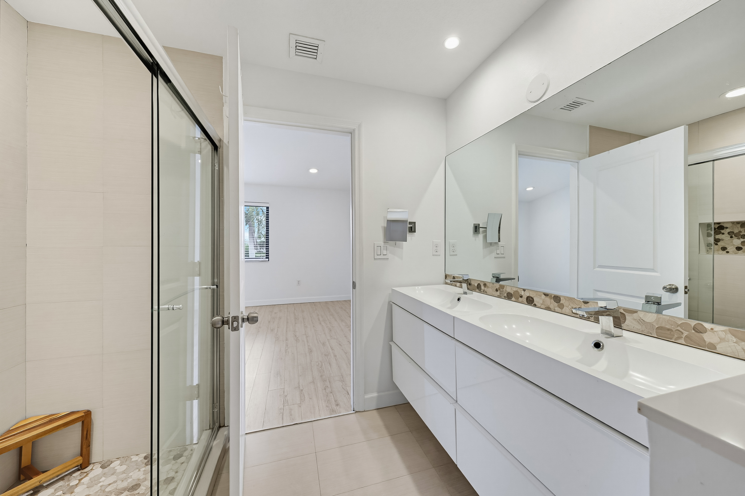 476 NE 194th Terrace Miami FL 33179