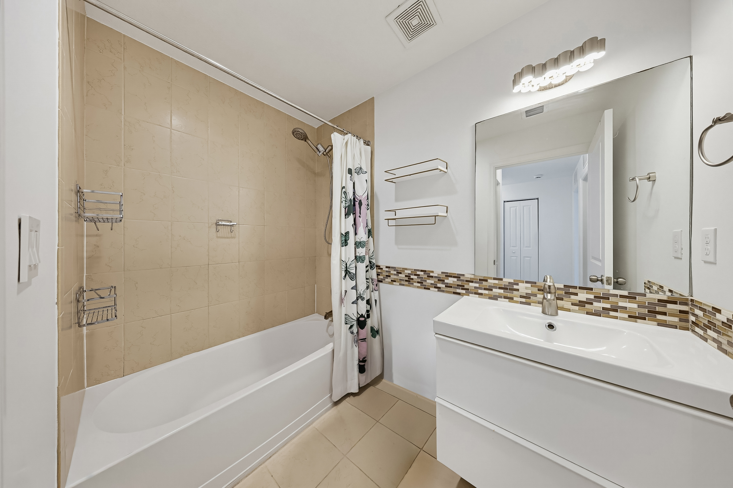 476 NE 194th Terrace Miami FL 33179