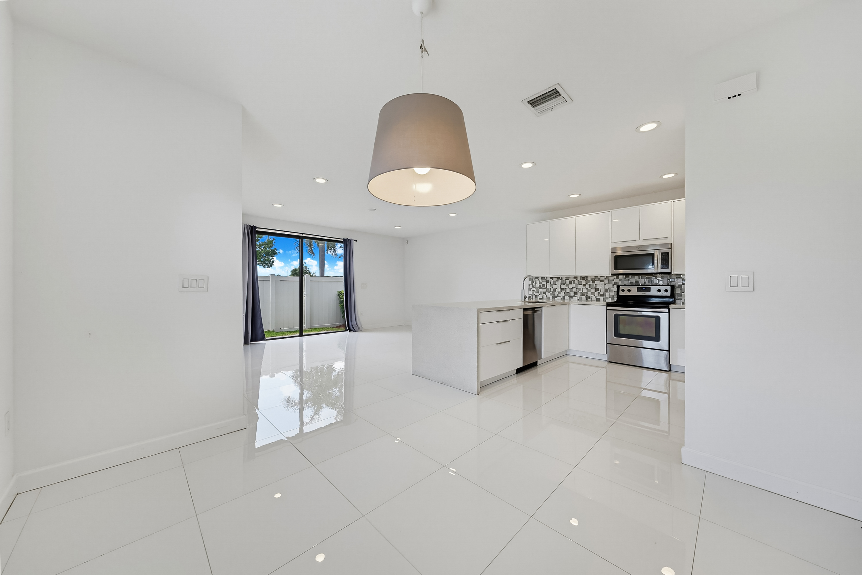 476 NE 194th Terrace Miami FL 33179