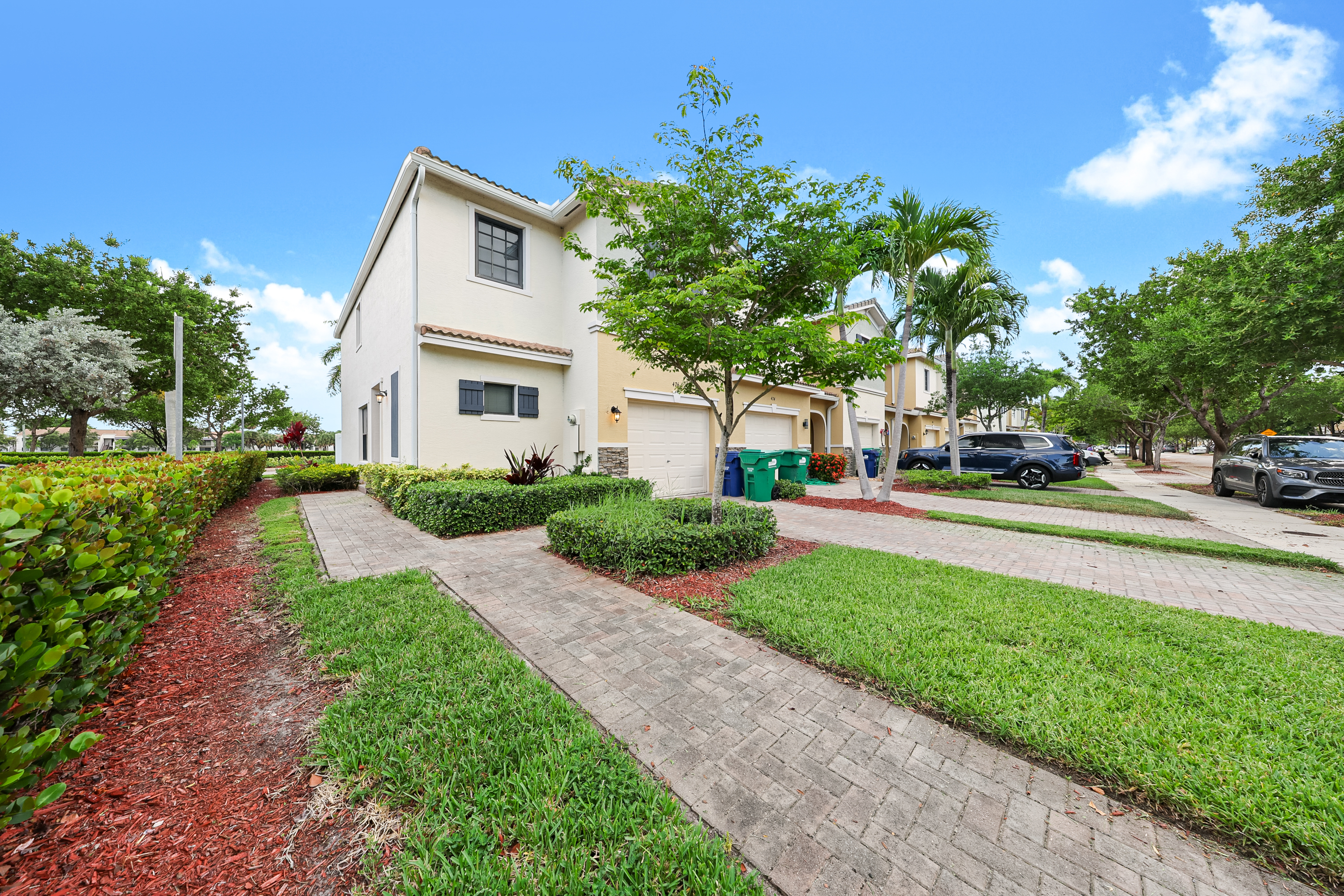 476 NE 194th Terrace Miami FL 33179