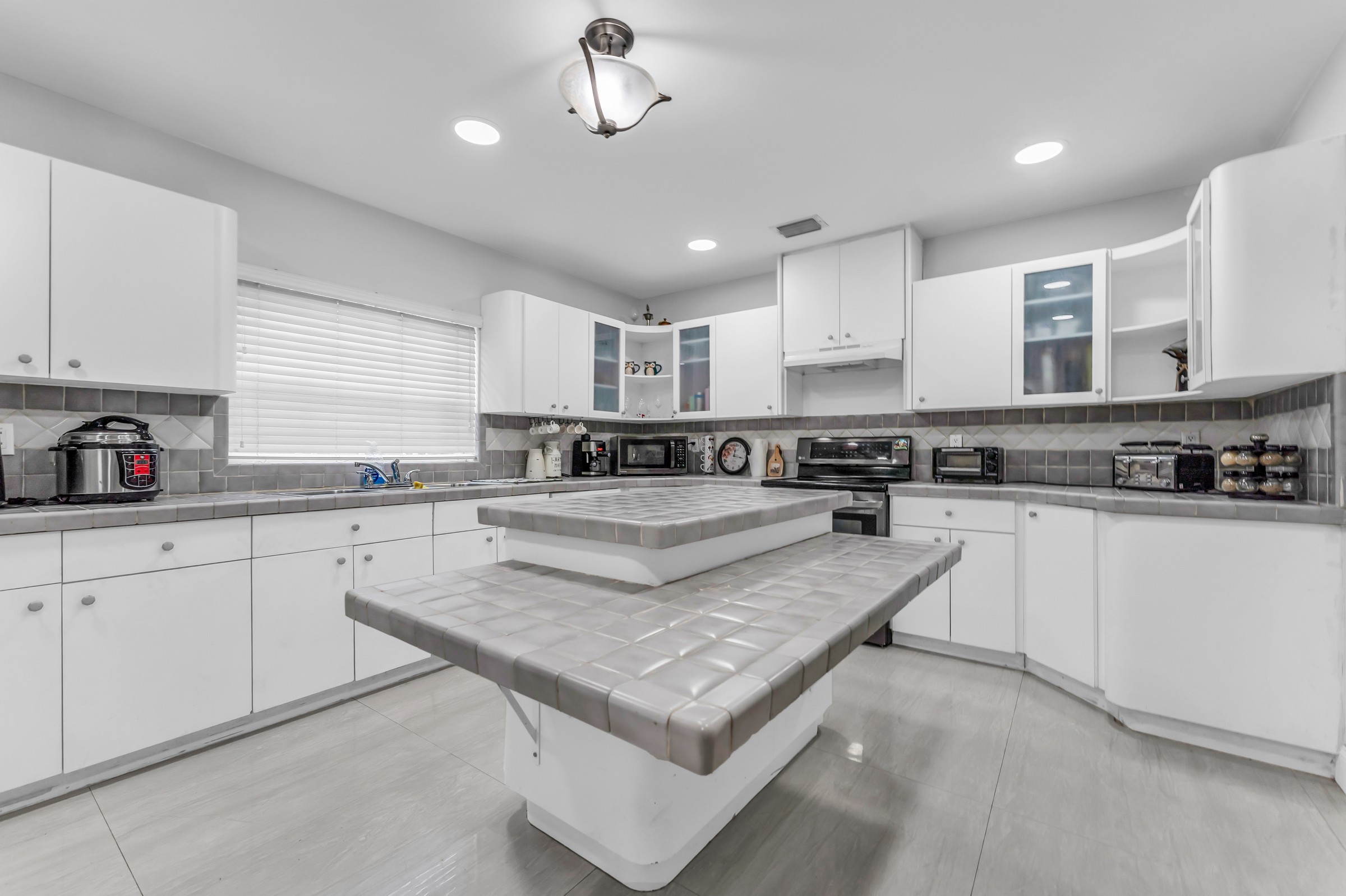 6284 SW 26th Street Miami FL 33155