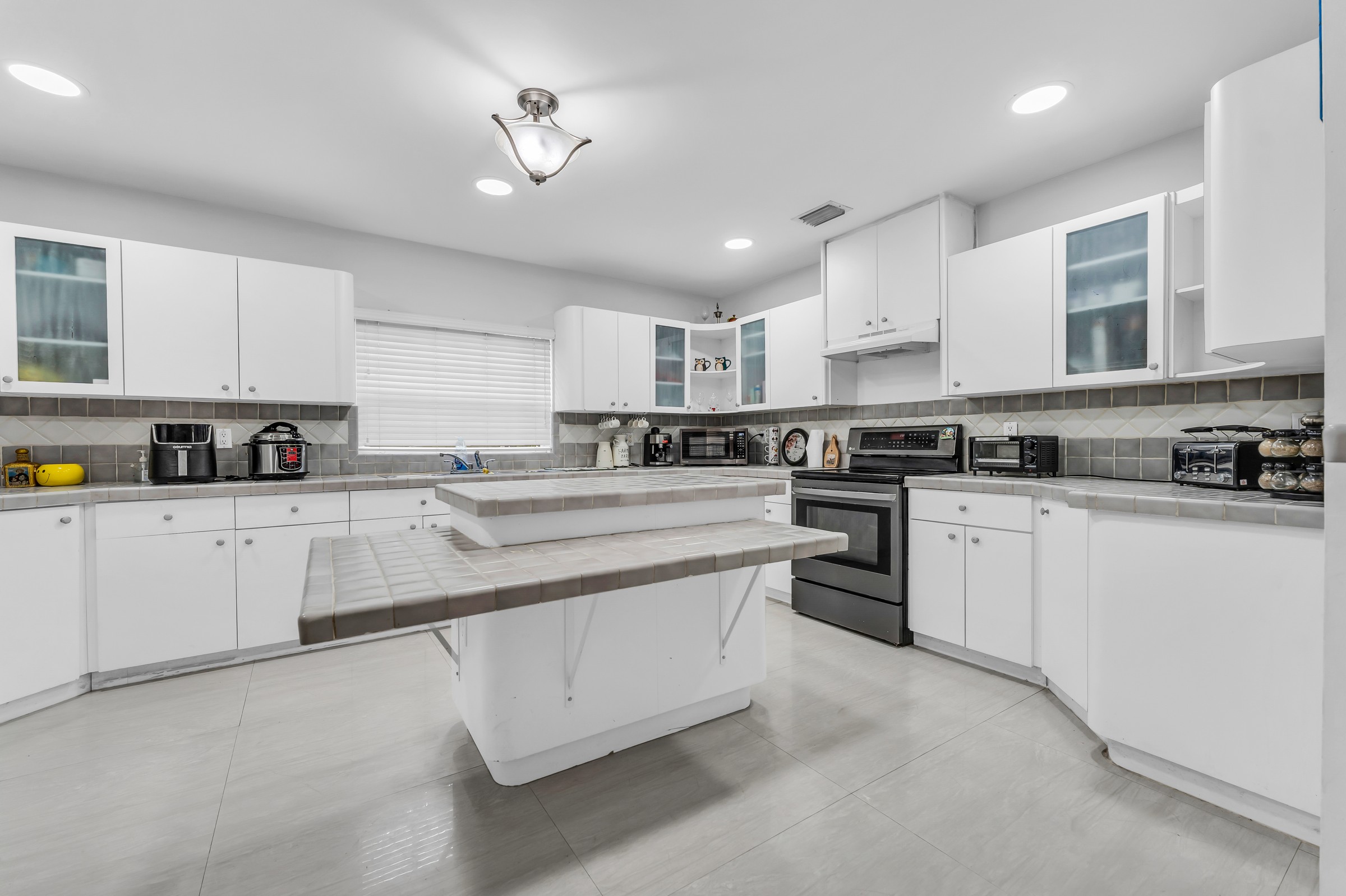 6284 SW 26th Street Miami FL 33155