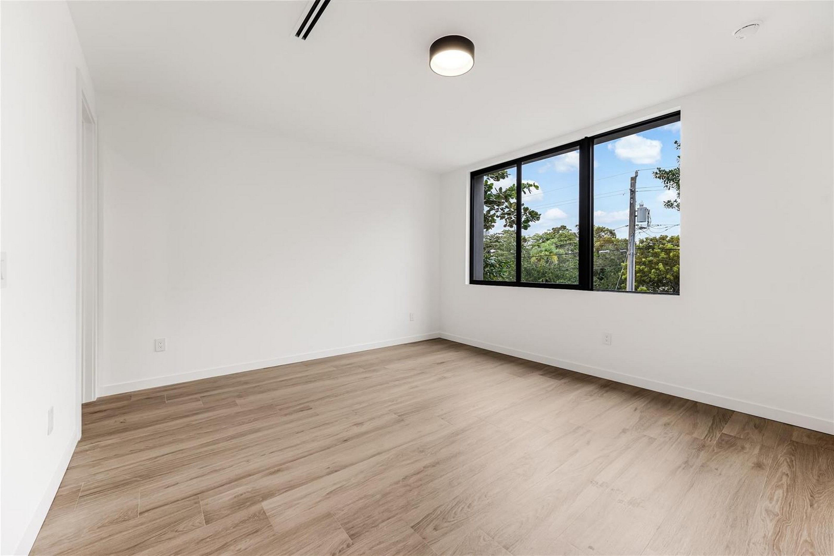 3370 Thomas Avenue Miami FL 33133