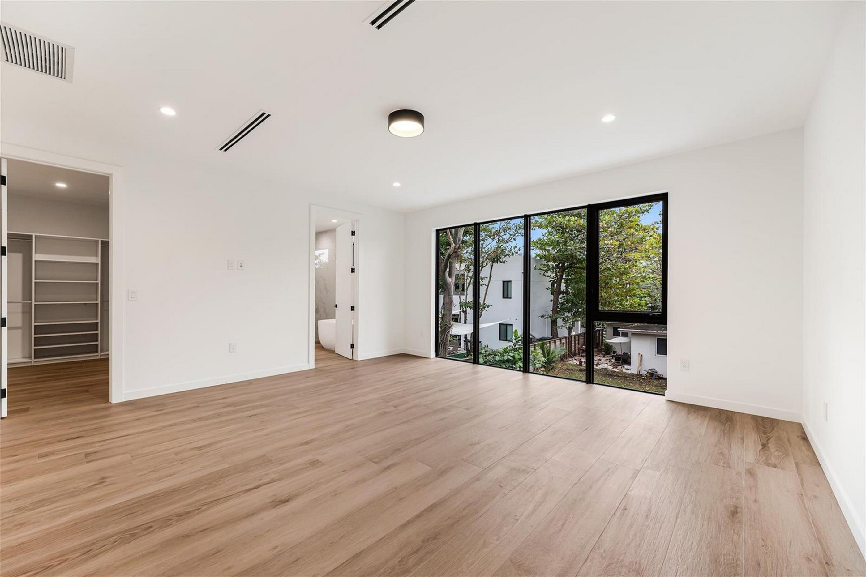 3370 Thomas Avenue Miami FL 33133