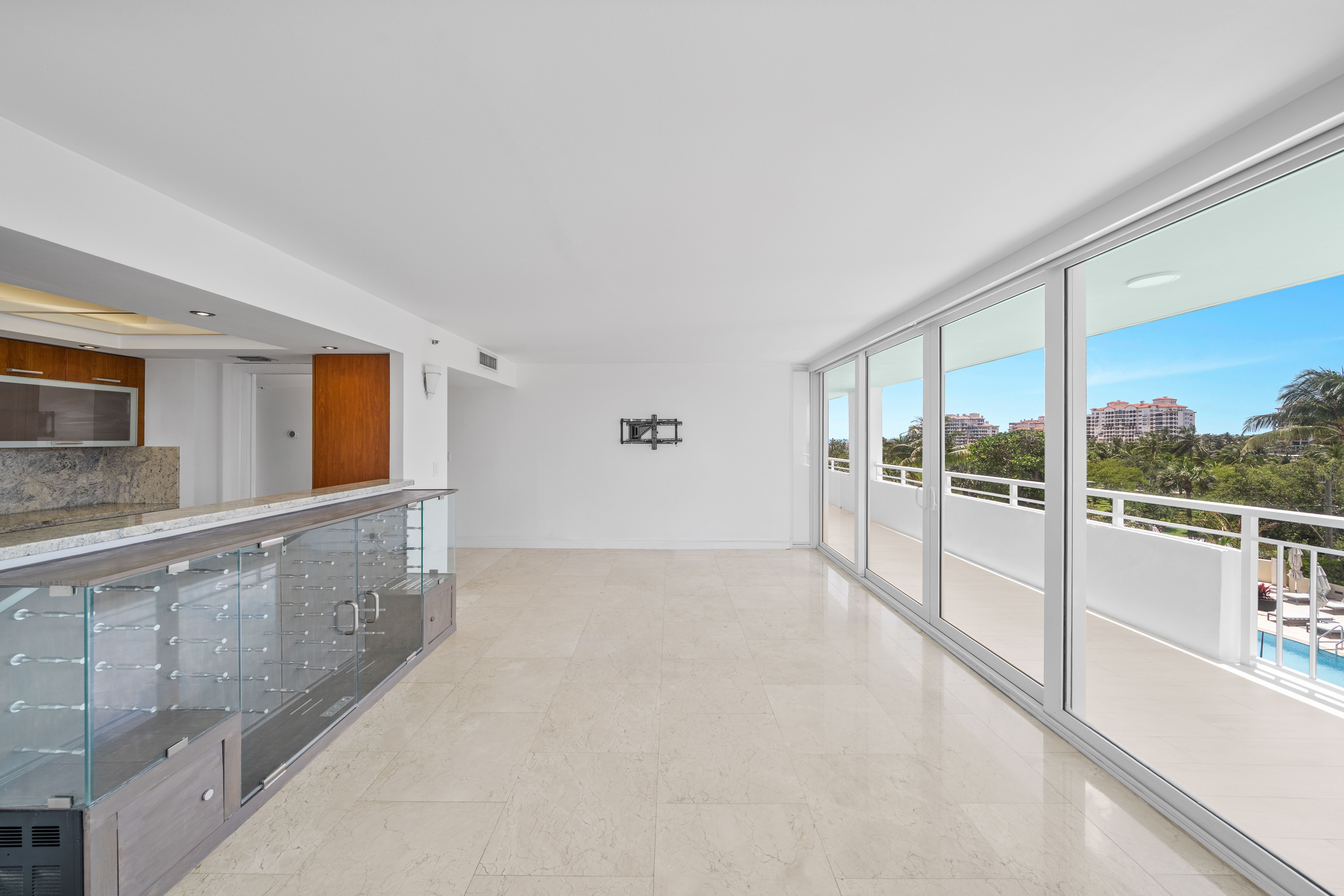 400 S Pointe Drive Miami Beach FL 33139