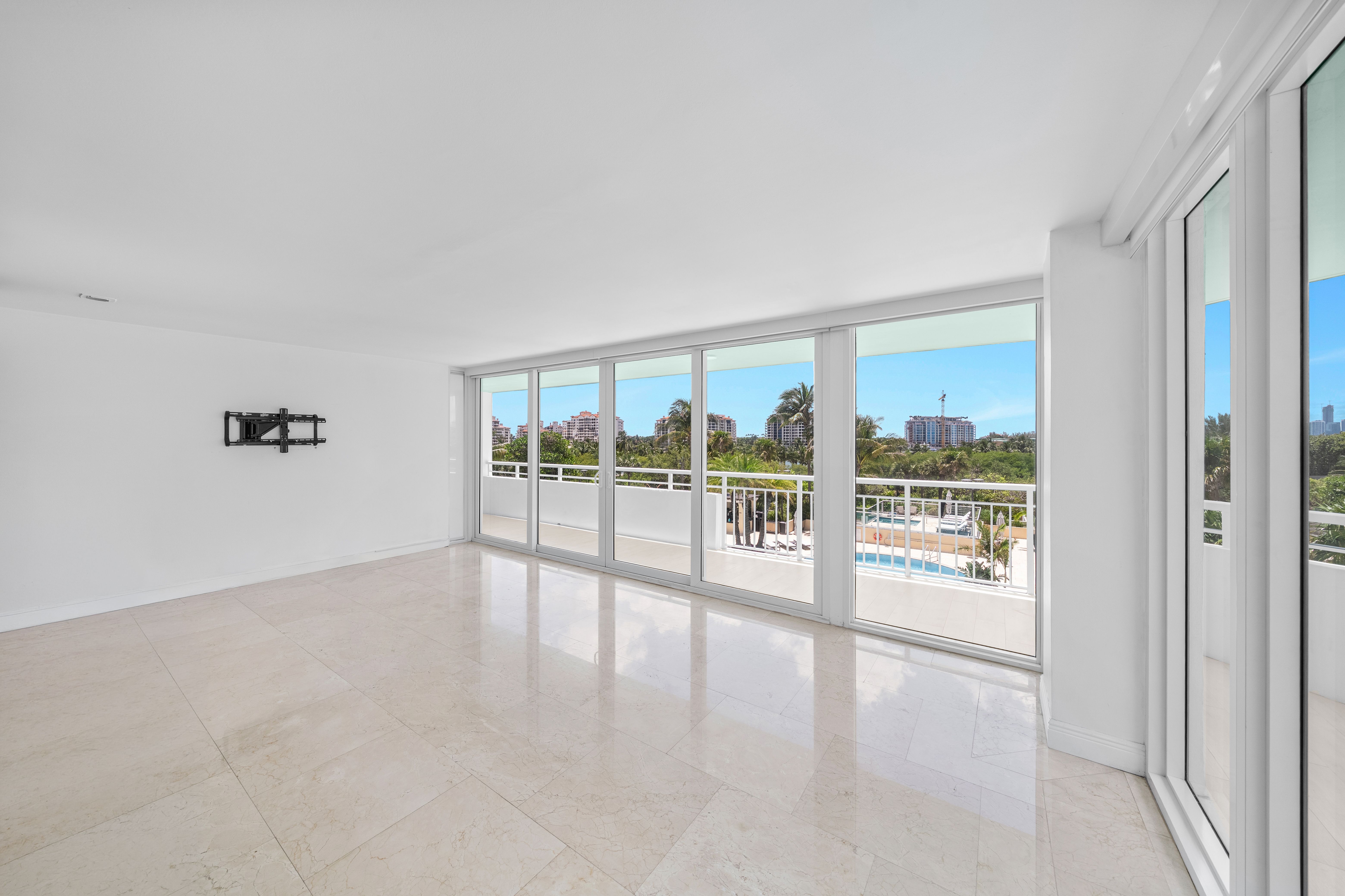 400 S Pointe Drive Miami Beach FL 33139