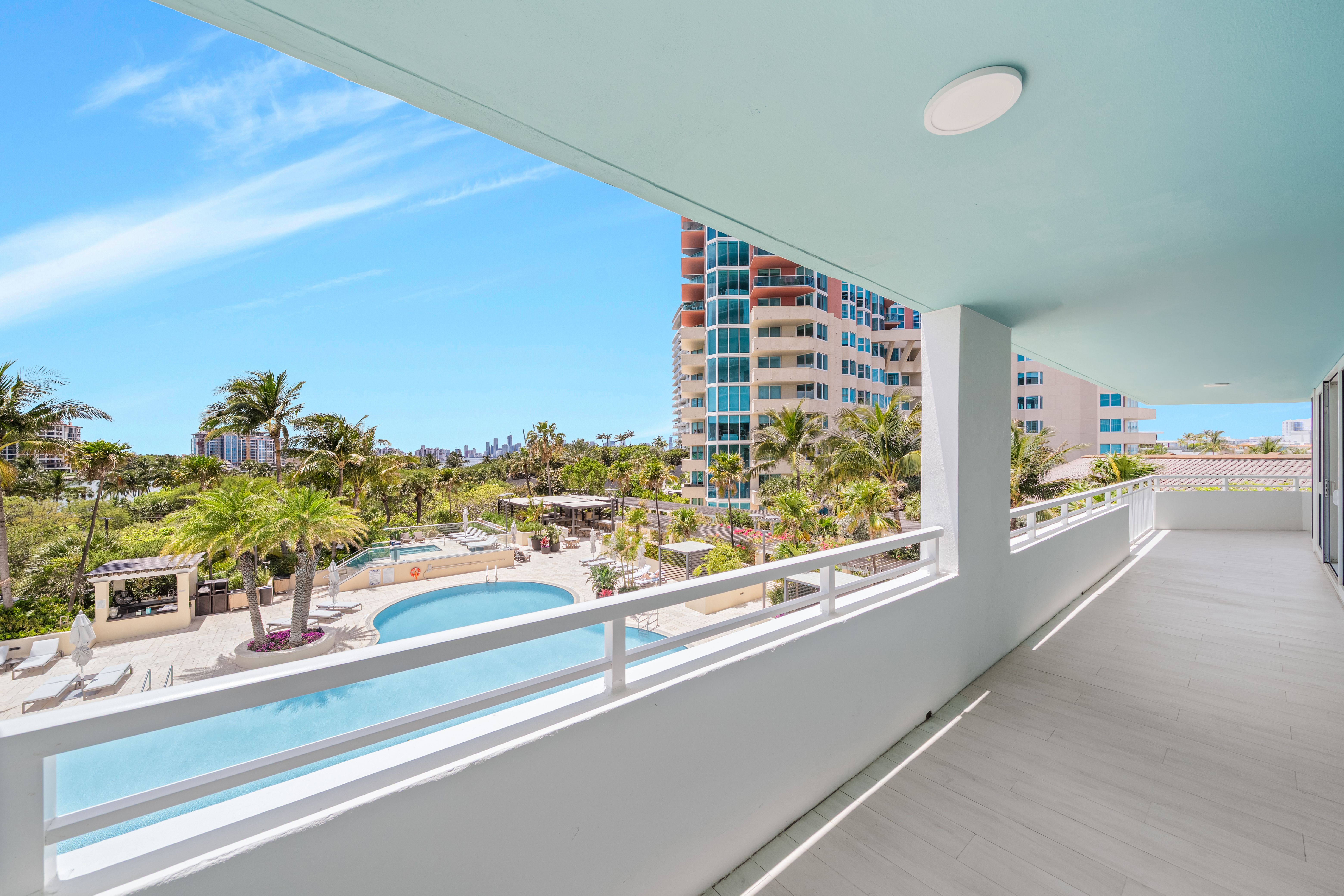 400 S Pointe Drive Miami Beach FL 33139