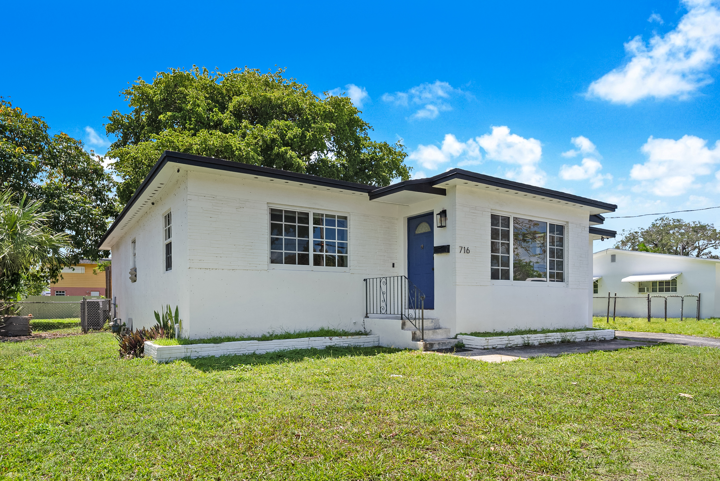 716 SW 5th Avenue Hallandale Beach FL 33009