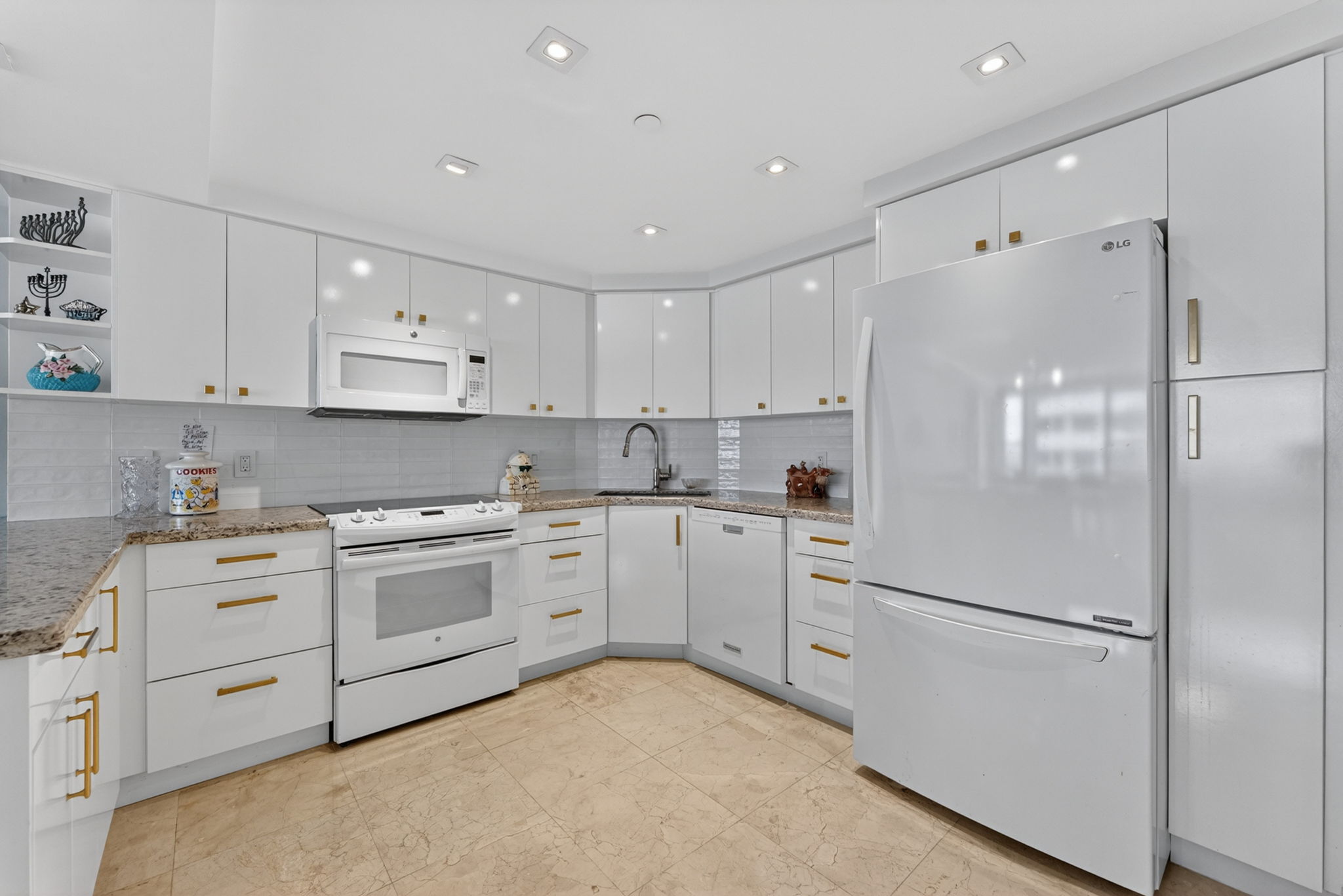 5225 Collins Avenue Miami Beach FL 33140