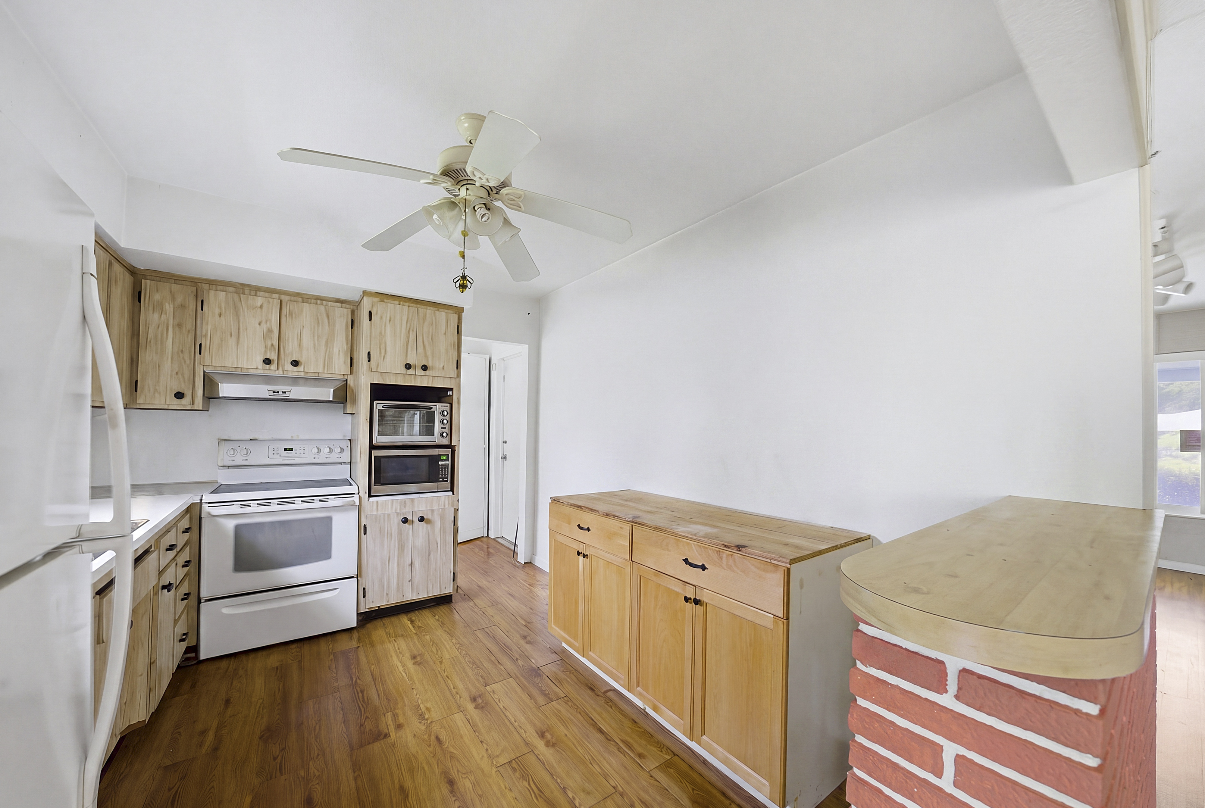2300 N 57th Terrace Hollywood FL 33021