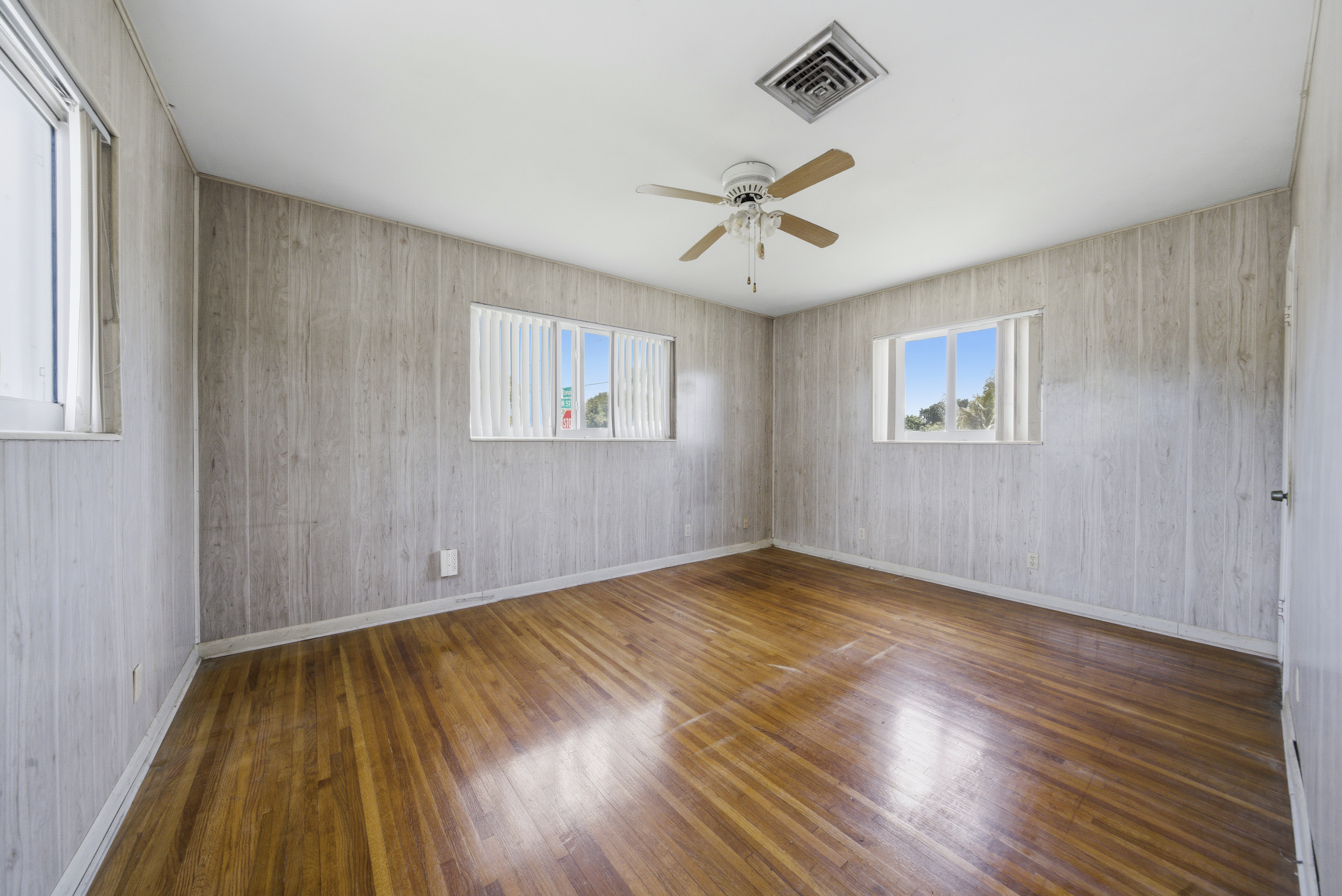 2300 N 57th Terrace Hollywood FL 33021