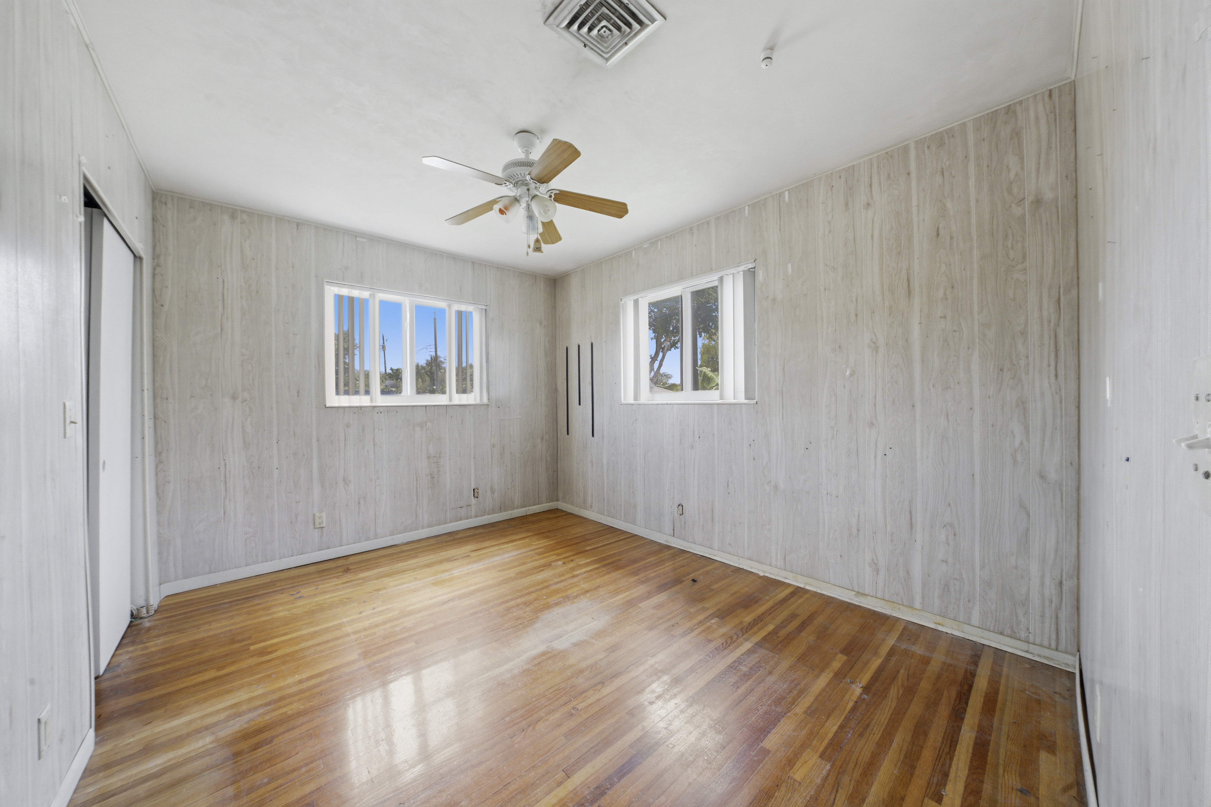 2300 N 57th Terrace Hollywood FL 33021