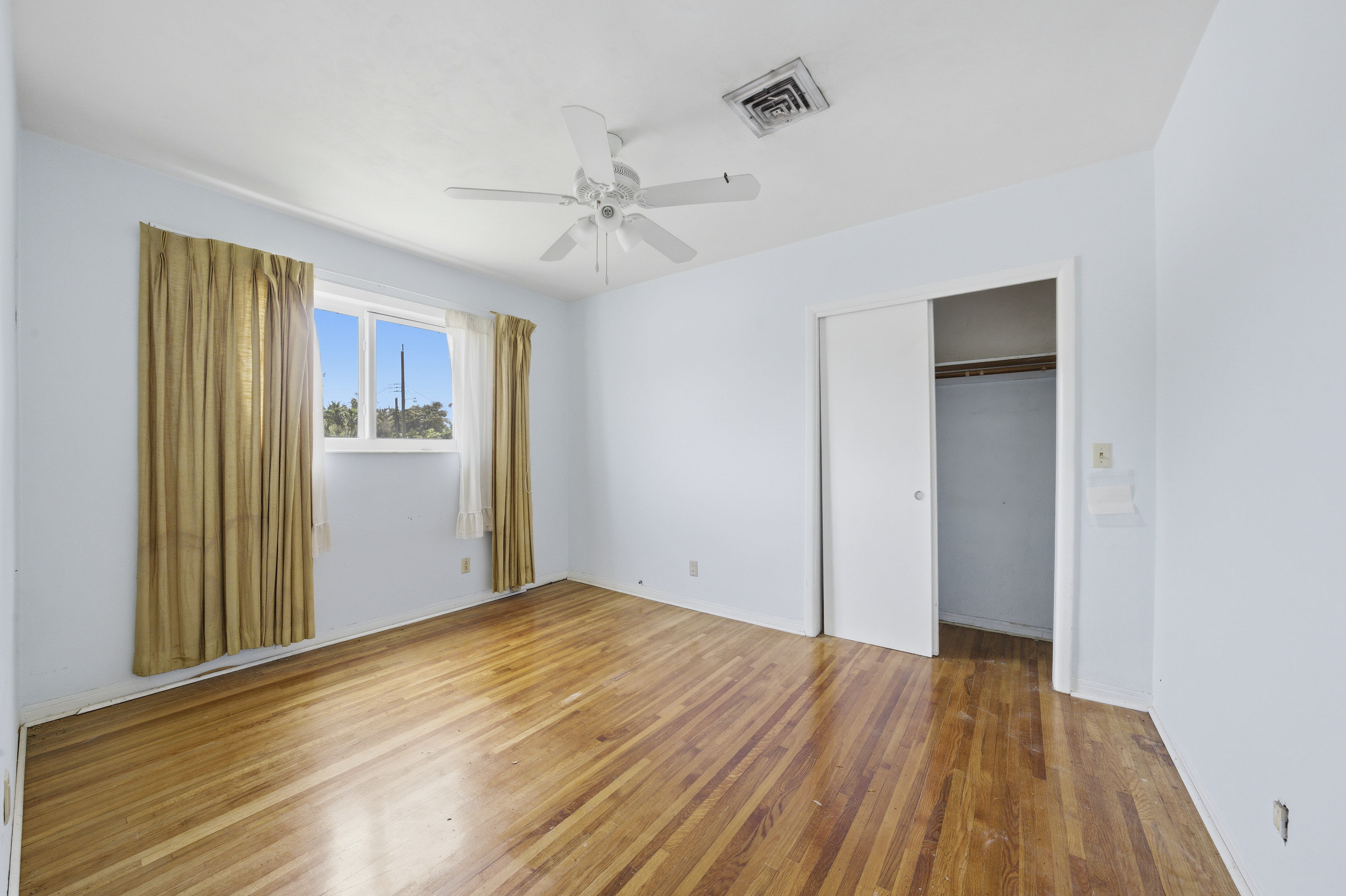 2300 N 57th Terrace Hollywood FL 33021