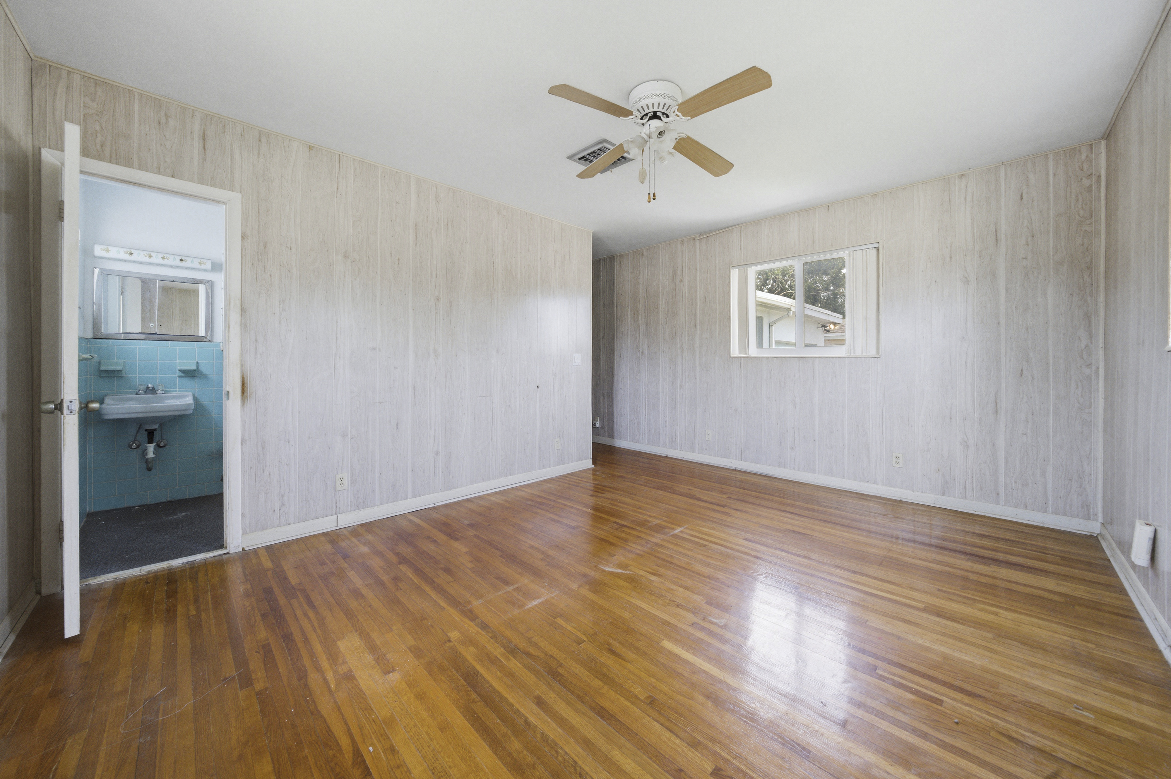 2300 N 57th Terrace Hollywood FL 33021