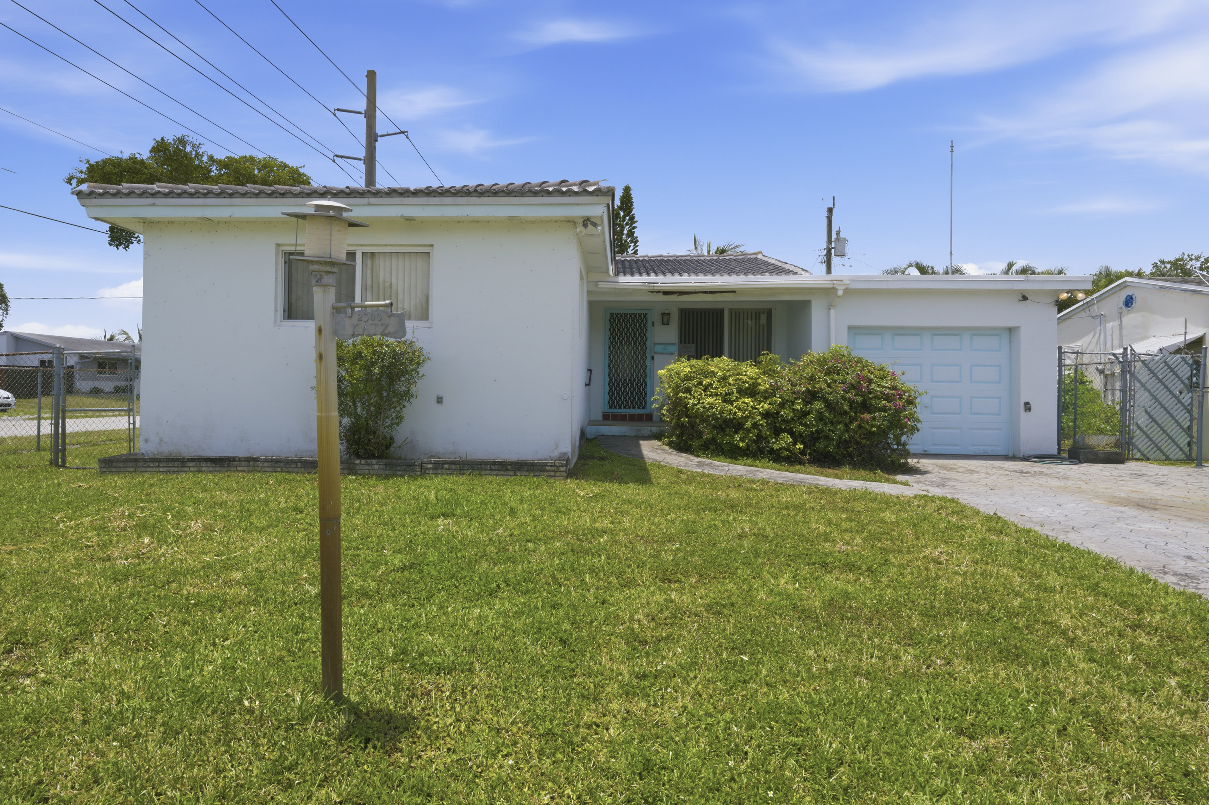 2300 N 57th Terrace Hollywood FL 33021