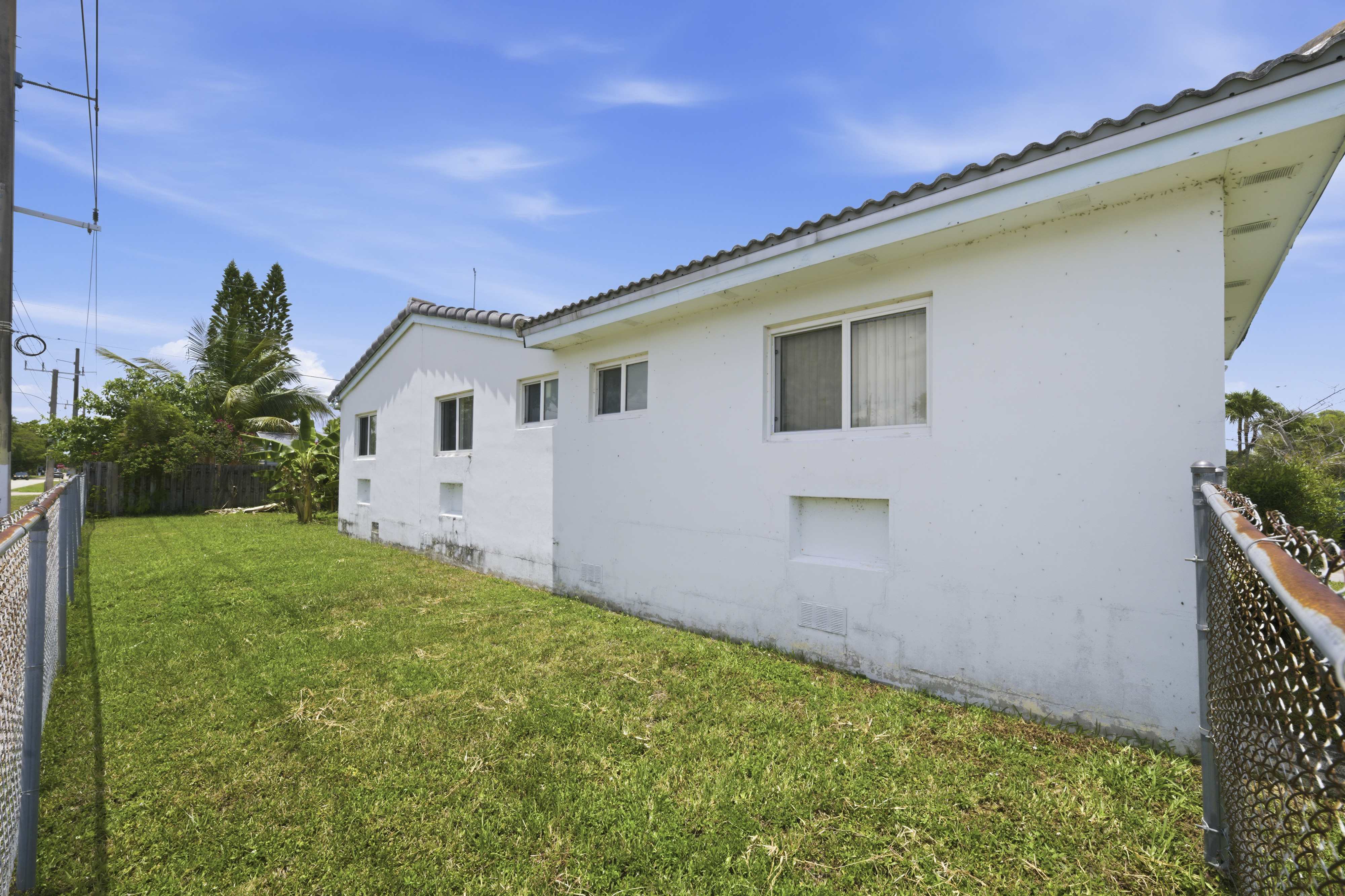2300 N 57th Terrace Hollywood FL 33021