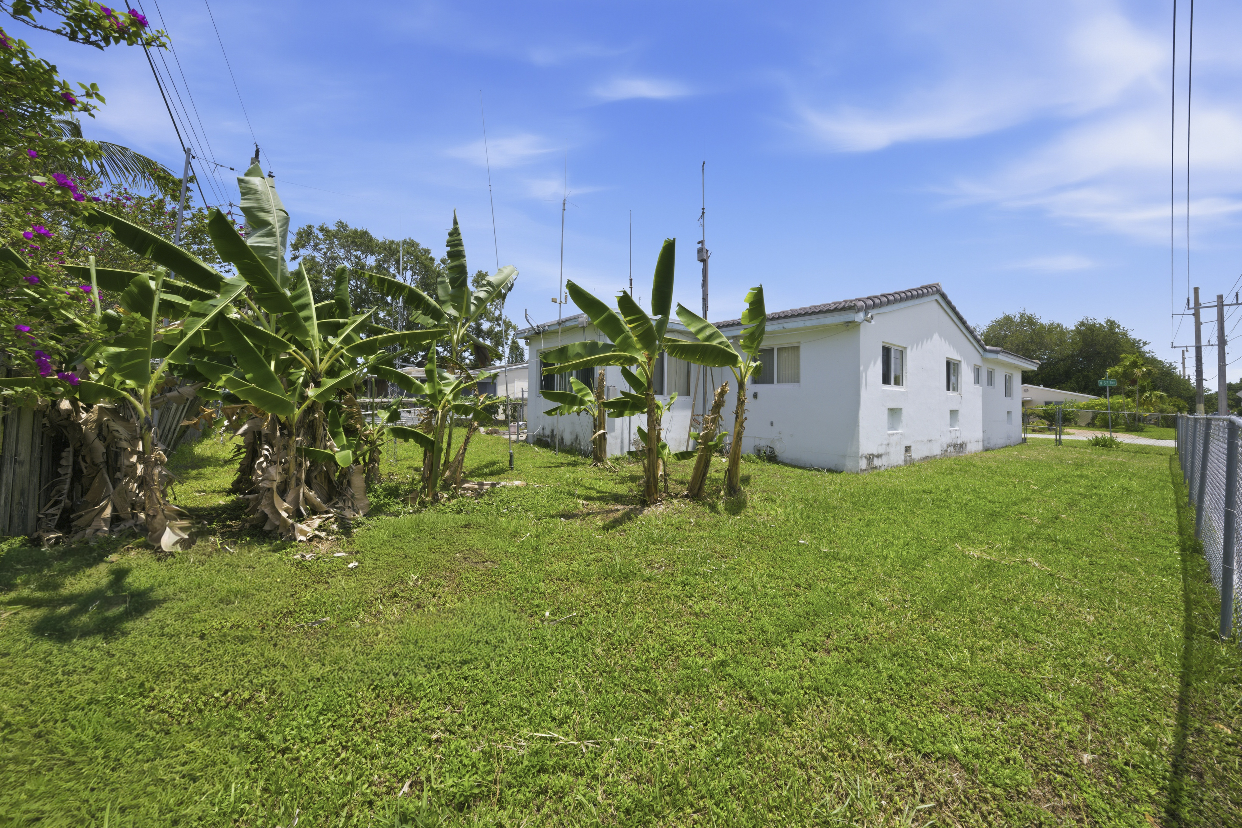 2300 N 57th Terrace Hollywood FL 33021