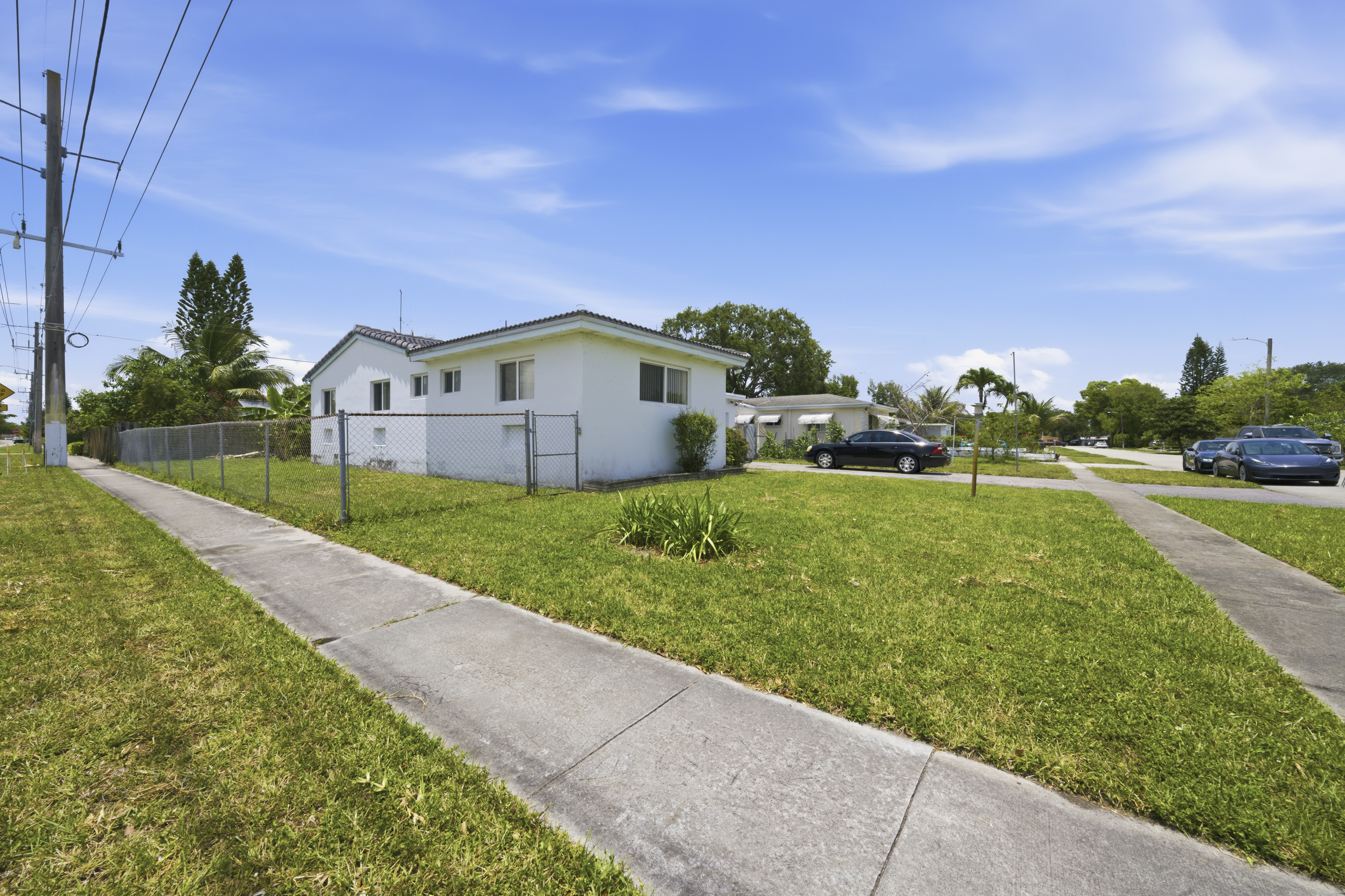 2300 N 57th Terrace Hollywood FL 33021