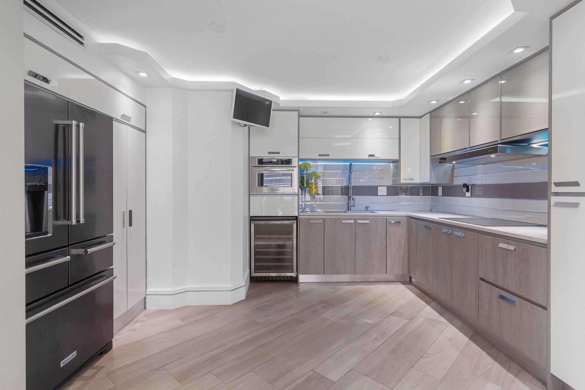 6061 Collins Avenue Miami Beach FL 33140