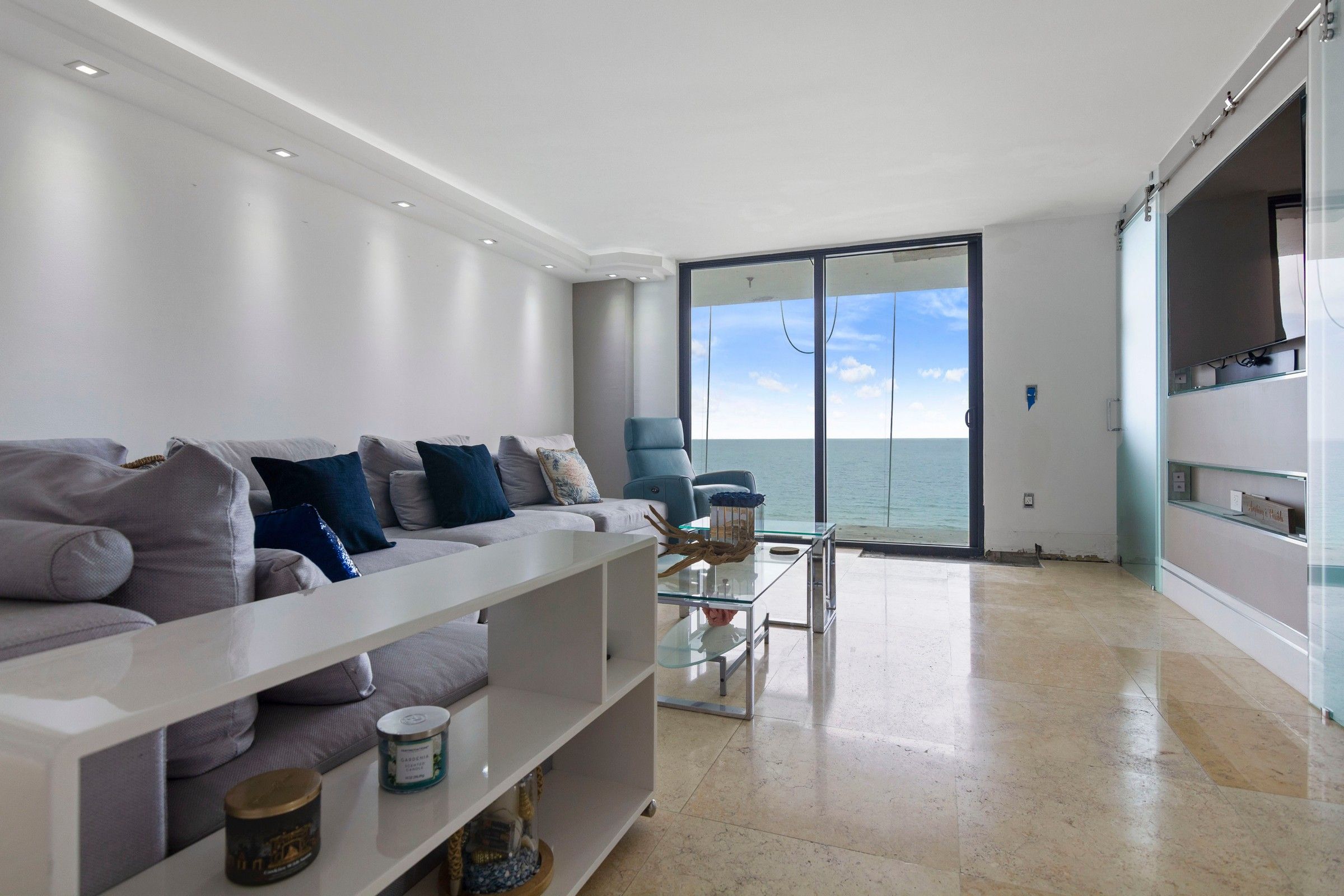6061 Collins Avenue Miami Beach FL 33140