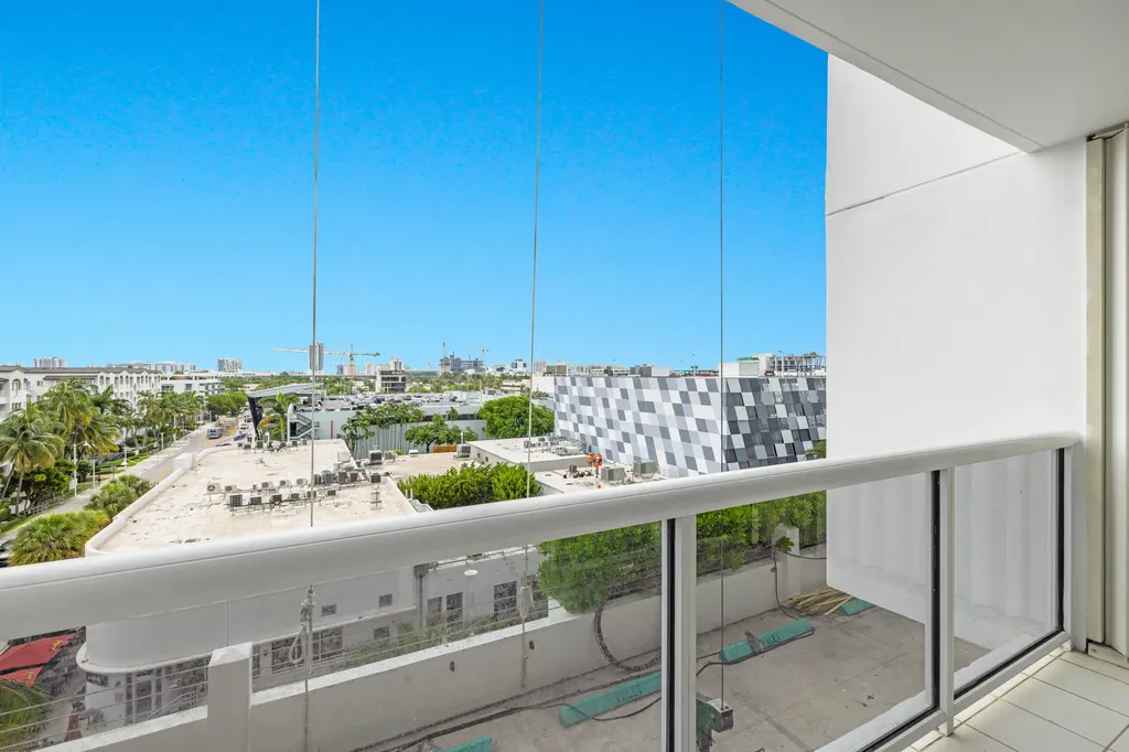 1900 Sunset Harbour Drive #707 Miami Beach FL 33139