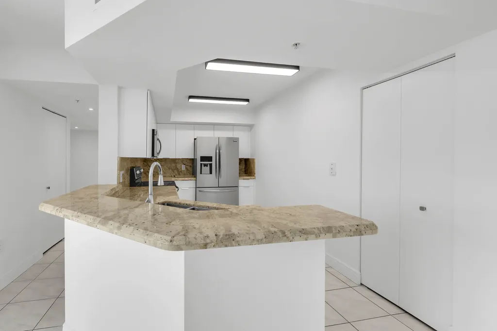 1900 Sunset Harbour Drive #707 Miami Beach FL 33139