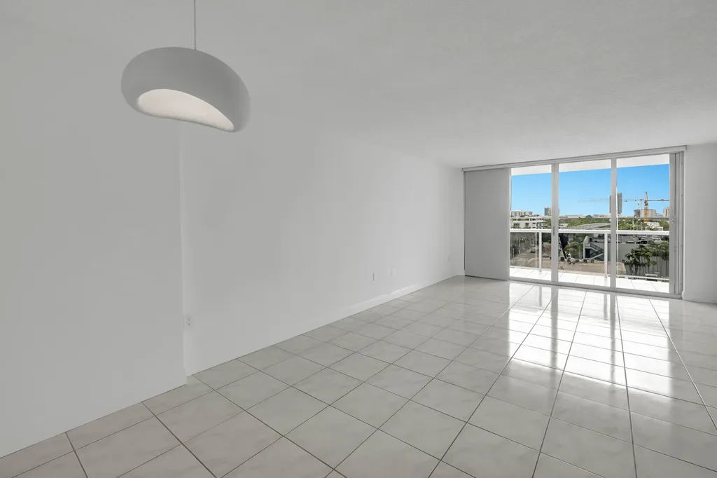 1900 Sunset Harbour Drive #707 Miami Beach FL 33139