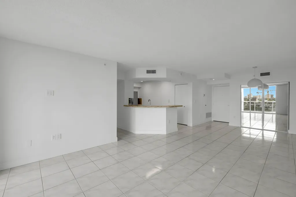 1900 Sunset Harbour Drive #707 Miami Beach FL 33139