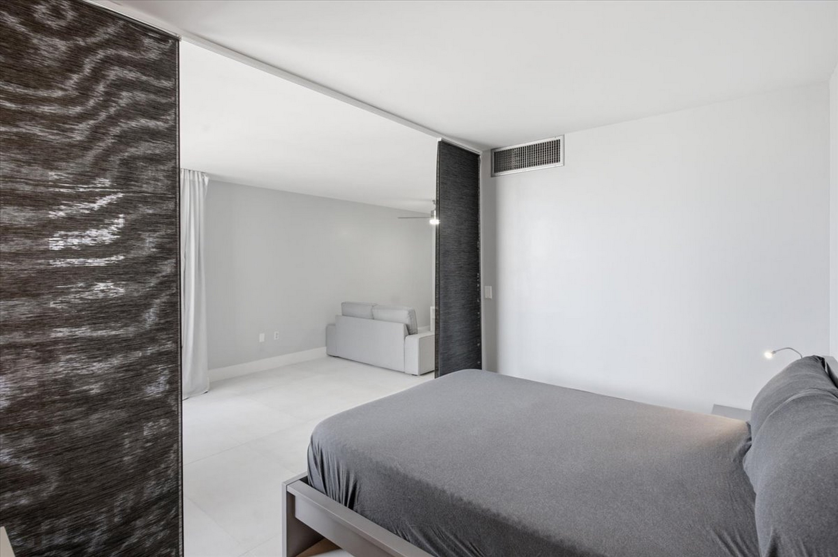 2899 Collins Avenue Miami Beach FL 33140