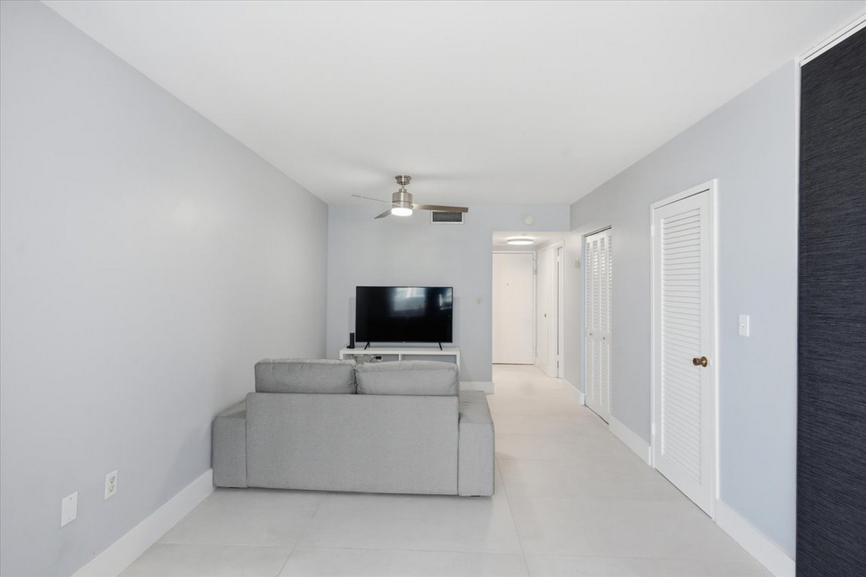 2899 Collins Avenue Miami Beach FL 33140