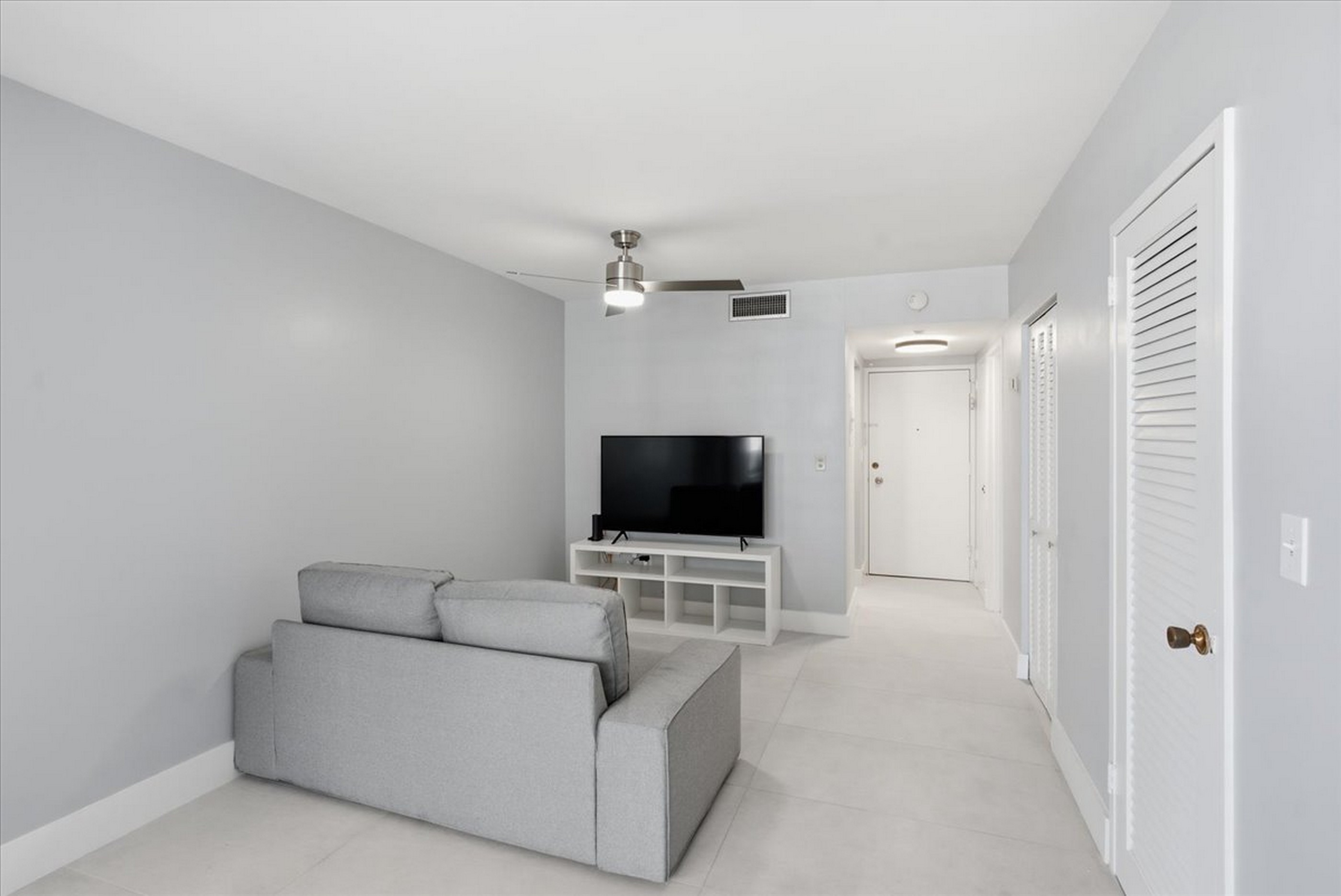2899 Collins Avenue Miami Beach FL 33140