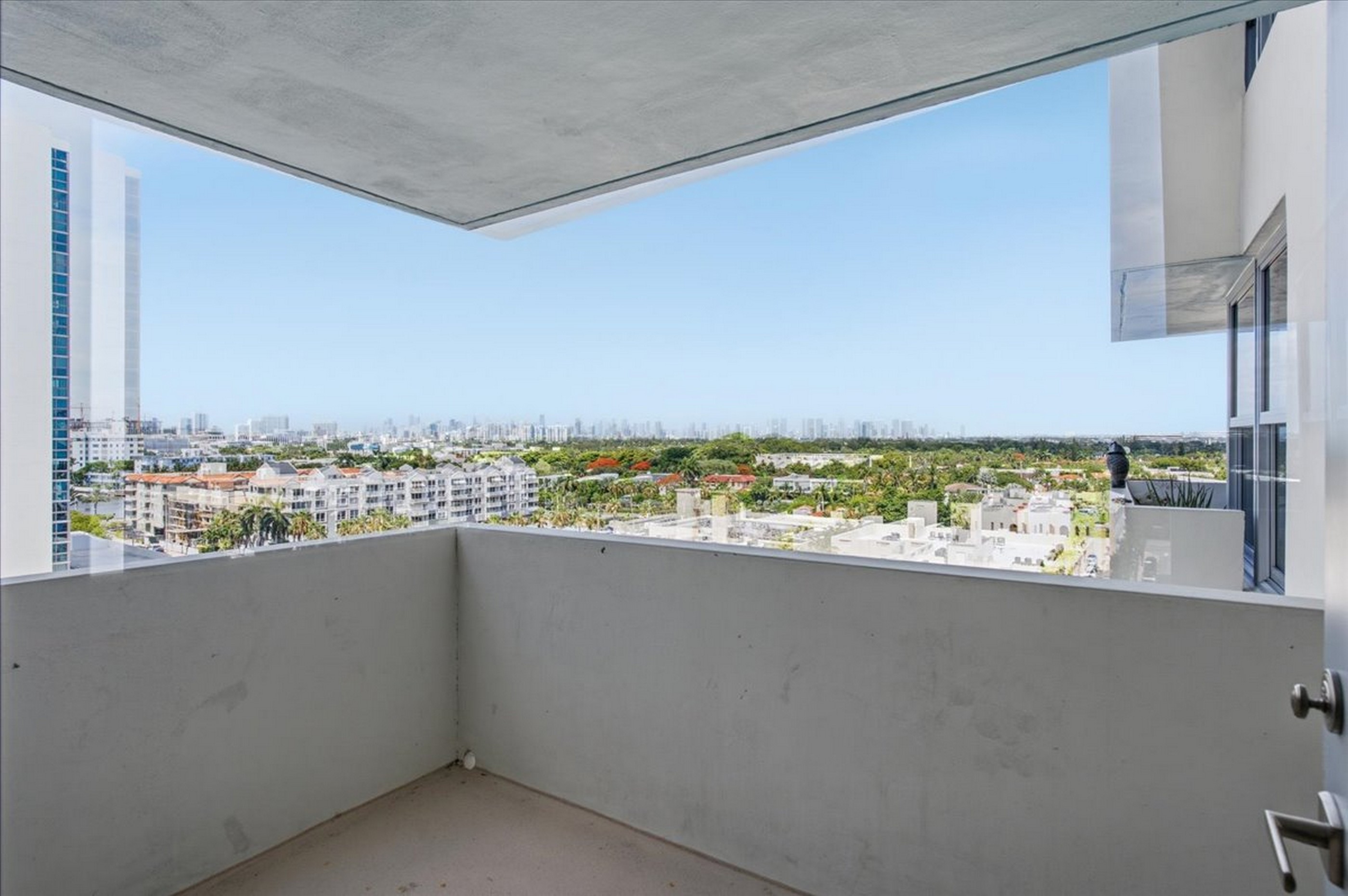 2899 Collins Avenue Miami Beach FL 33140